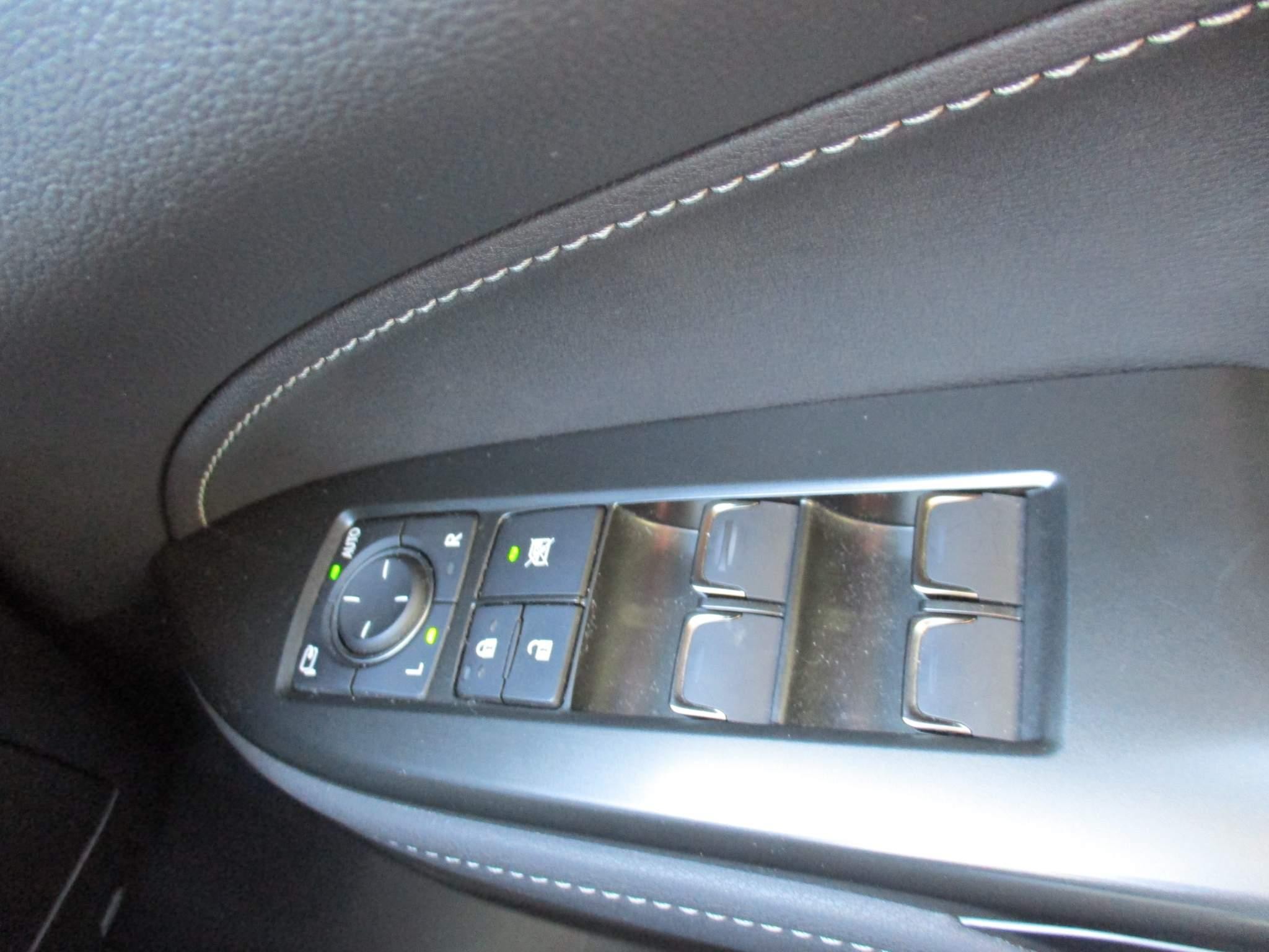 Lexus NX 450h+ 2.5 5dr Premium Plus Pack/Sunroof (NU22LVX) image 32