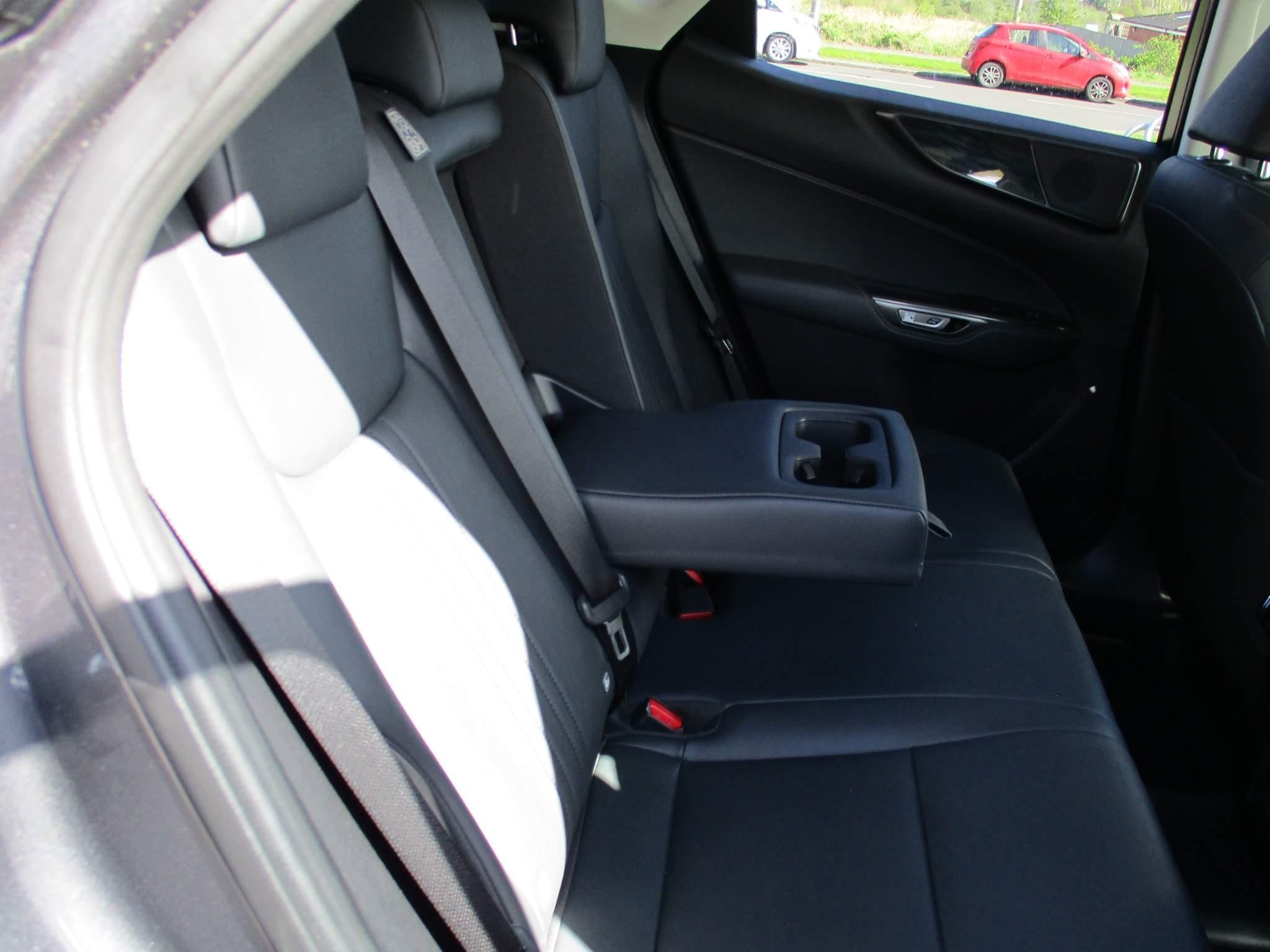 Lexus NX 450h+ 2.5 5dr Premium Plus Pack/Sunroof (NU22LVX) image 34