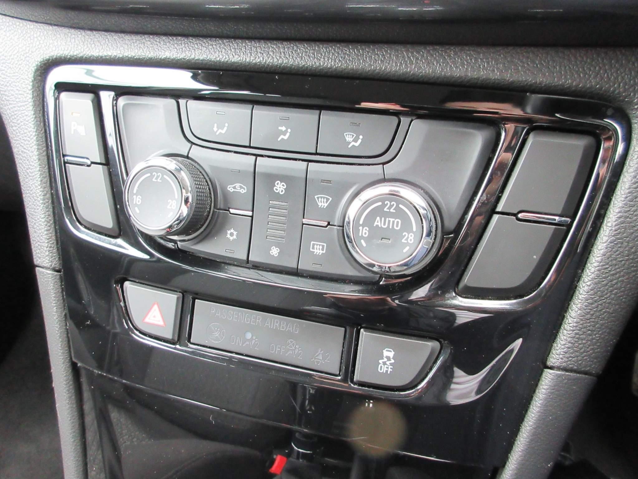 Vauxhall Mokka X 1.4i Turbo Design Nav Auto Euro 6 5dr (MM17BEO) image 17