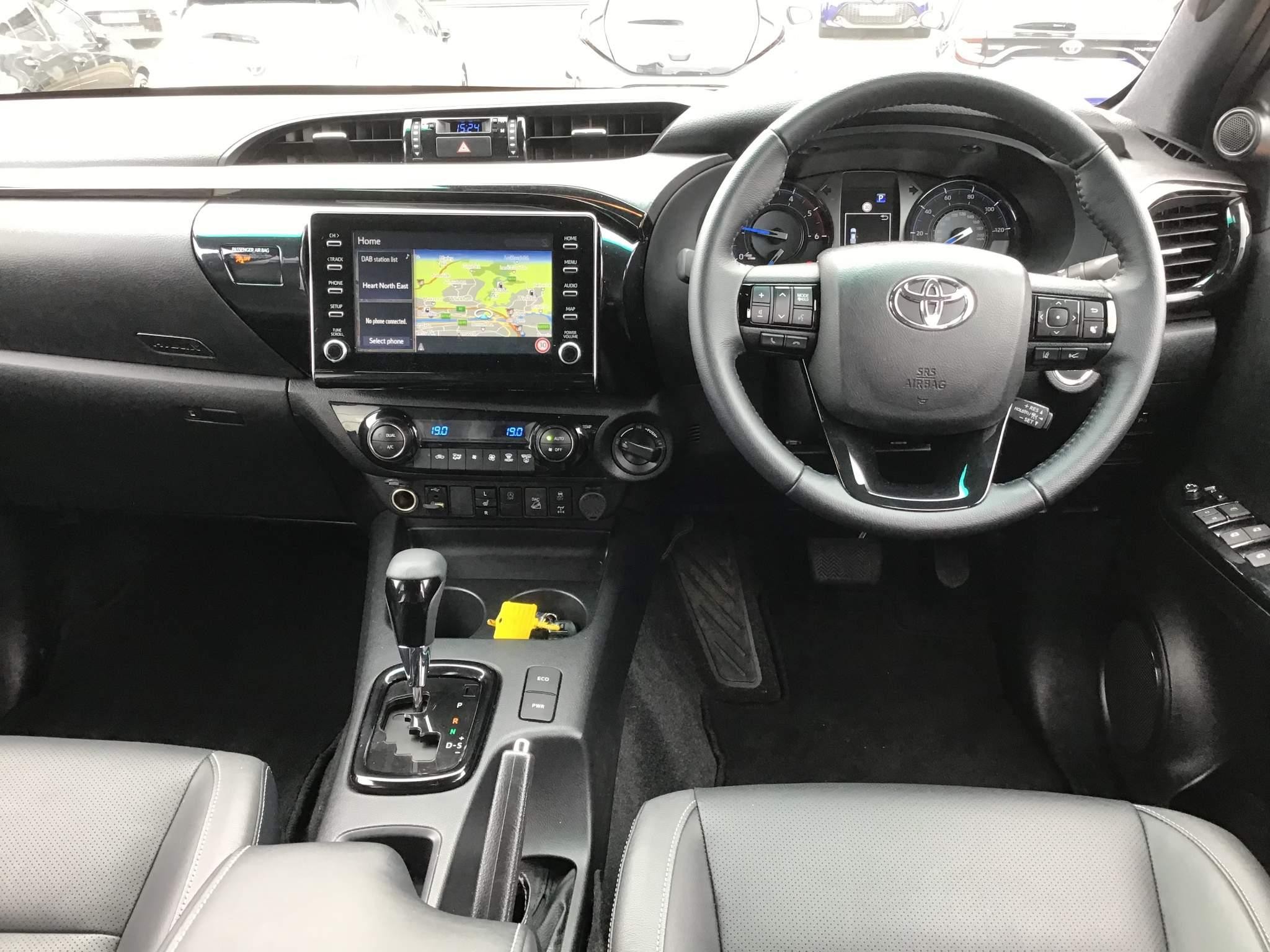 Toyota Hilux Invincible X D/Cab Pick Up 2.8 D-4D Auto (FG23ZSY) image 13