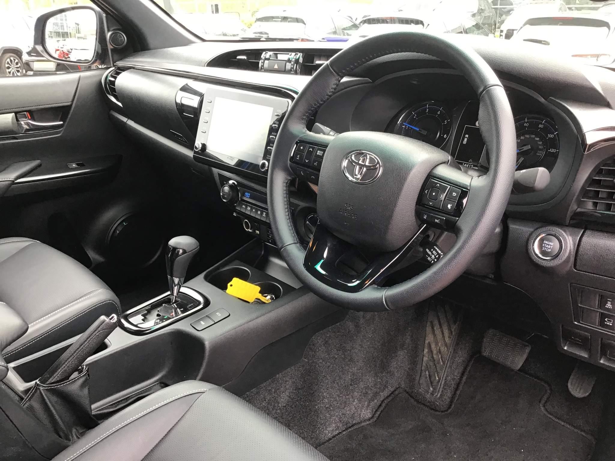 Toyota Hilux Invincible X D/Cab Pick Up 2.8 D-4D Auto (FG23ZSY) image 14