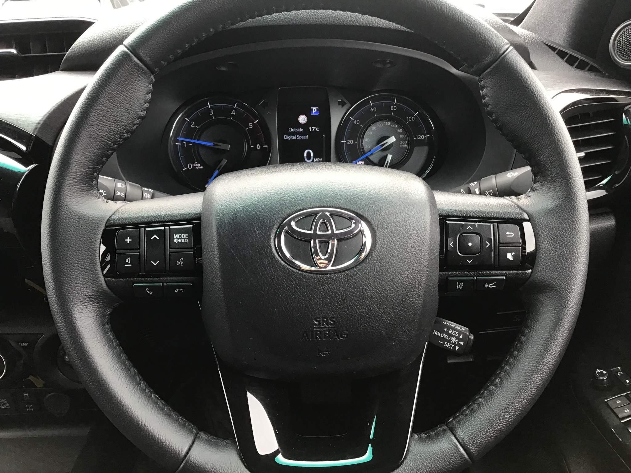 Toyota Hilux Invincible X D/Cab Pick Up 2.8 D-4D Auto (FG23ZSY) image 16