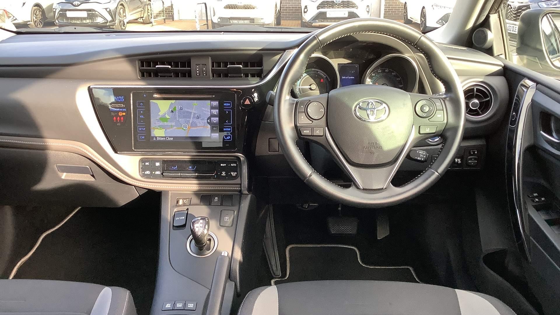 Toyota Auris 1.8 VVT-h Icon Tech Touring Sports CVT Euro 6 (s/s) 5dr (NL18JYC) image 10