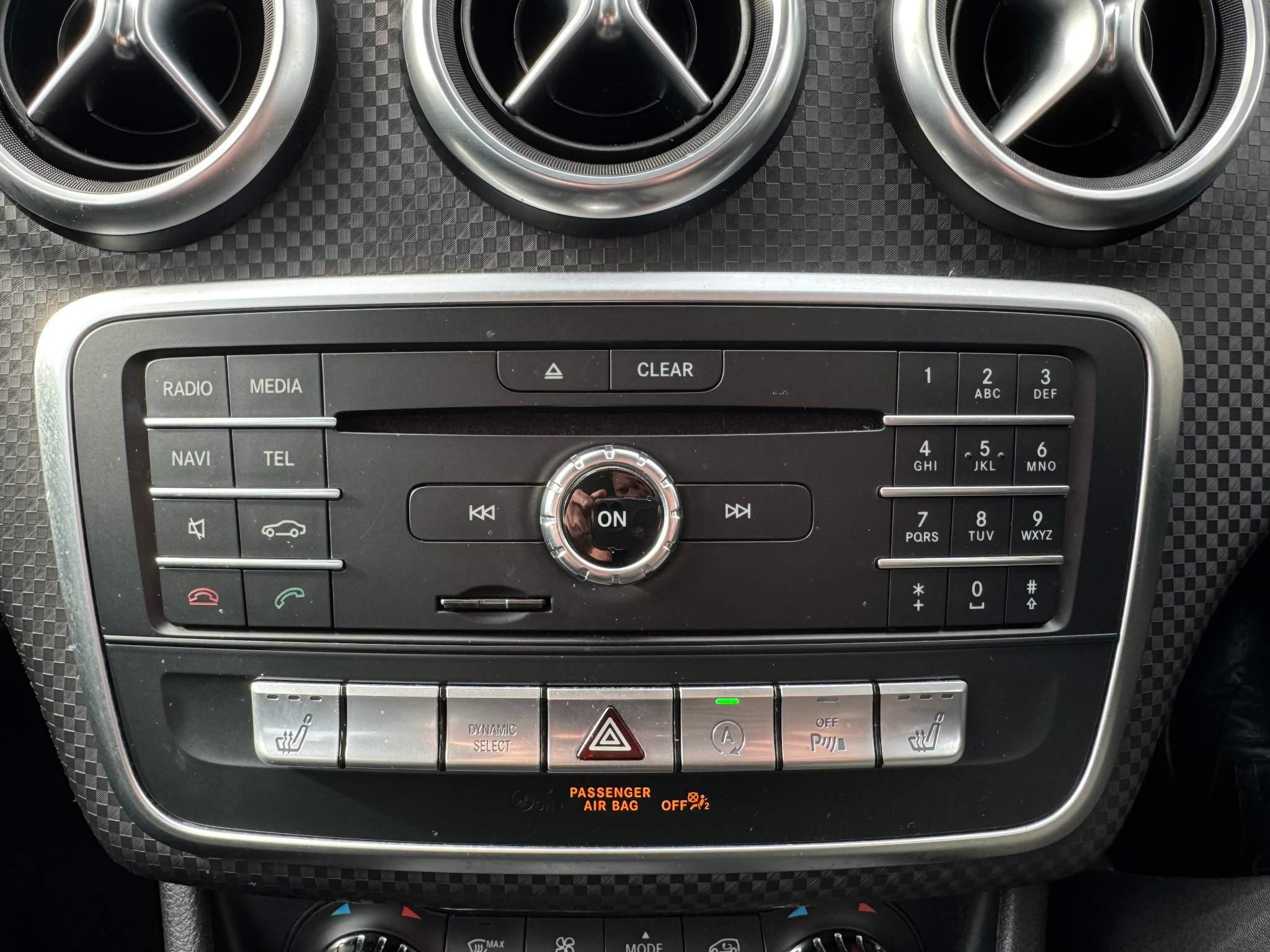 Mercedes-Benz A-Class A180d Sport Premium 5dr Auto (HF18HOA) image 23