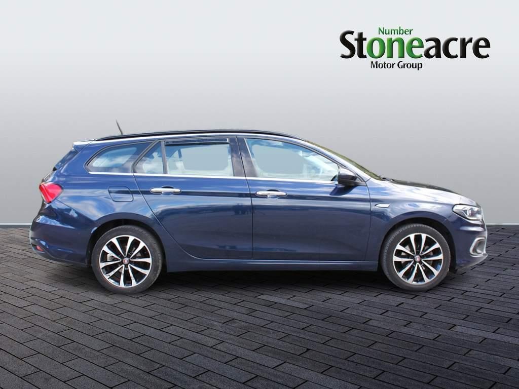 Fiat Tipo 1.4 T-Jet Lounge Euro 6 (s/s) 5dr (DS17GXL) image 1