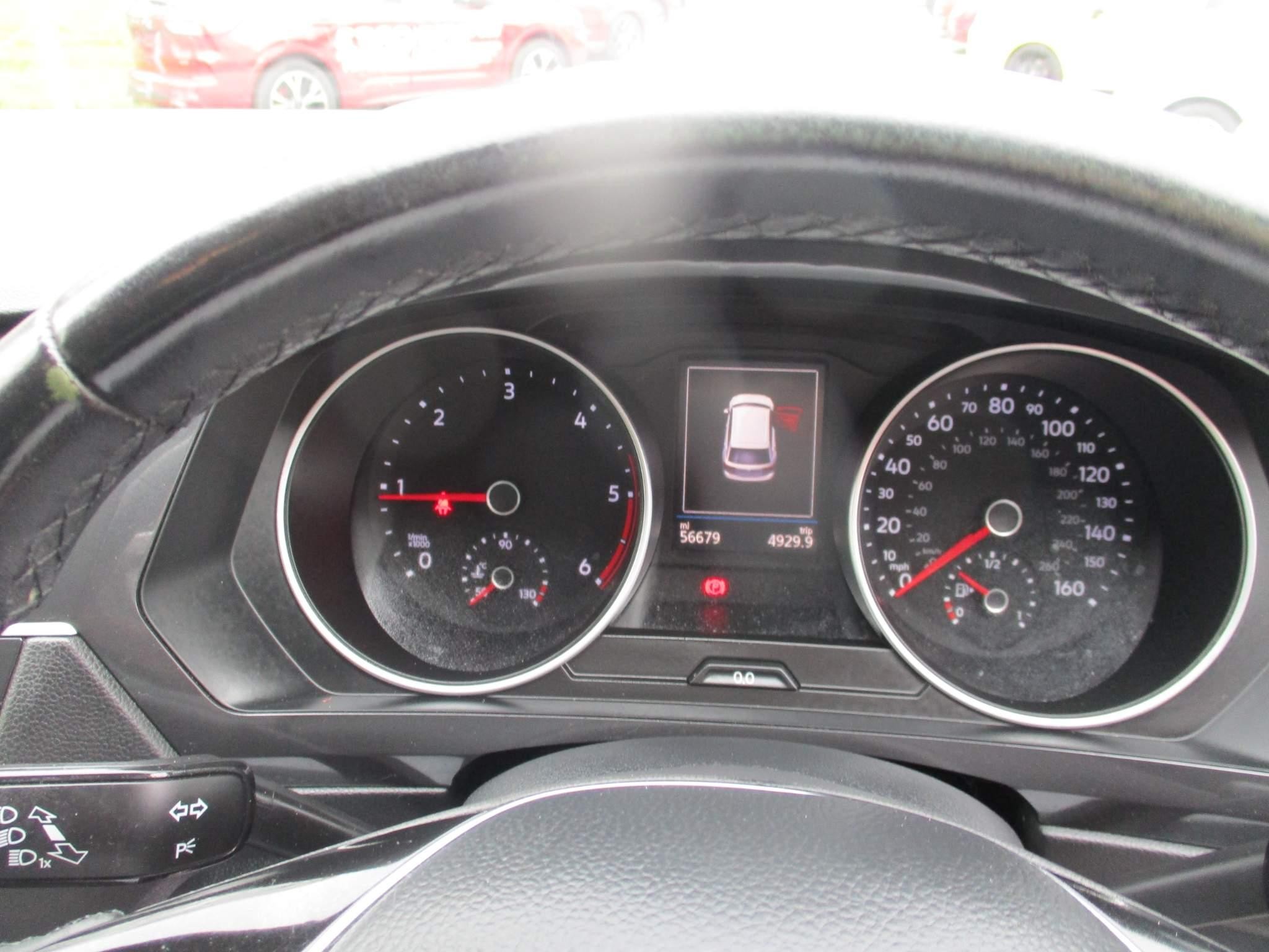 Volkswagen Tiguan 2.0 TDI SE Navigation 4Motion Euro 6 (s/s) 5dr (DE68PDV) image 11