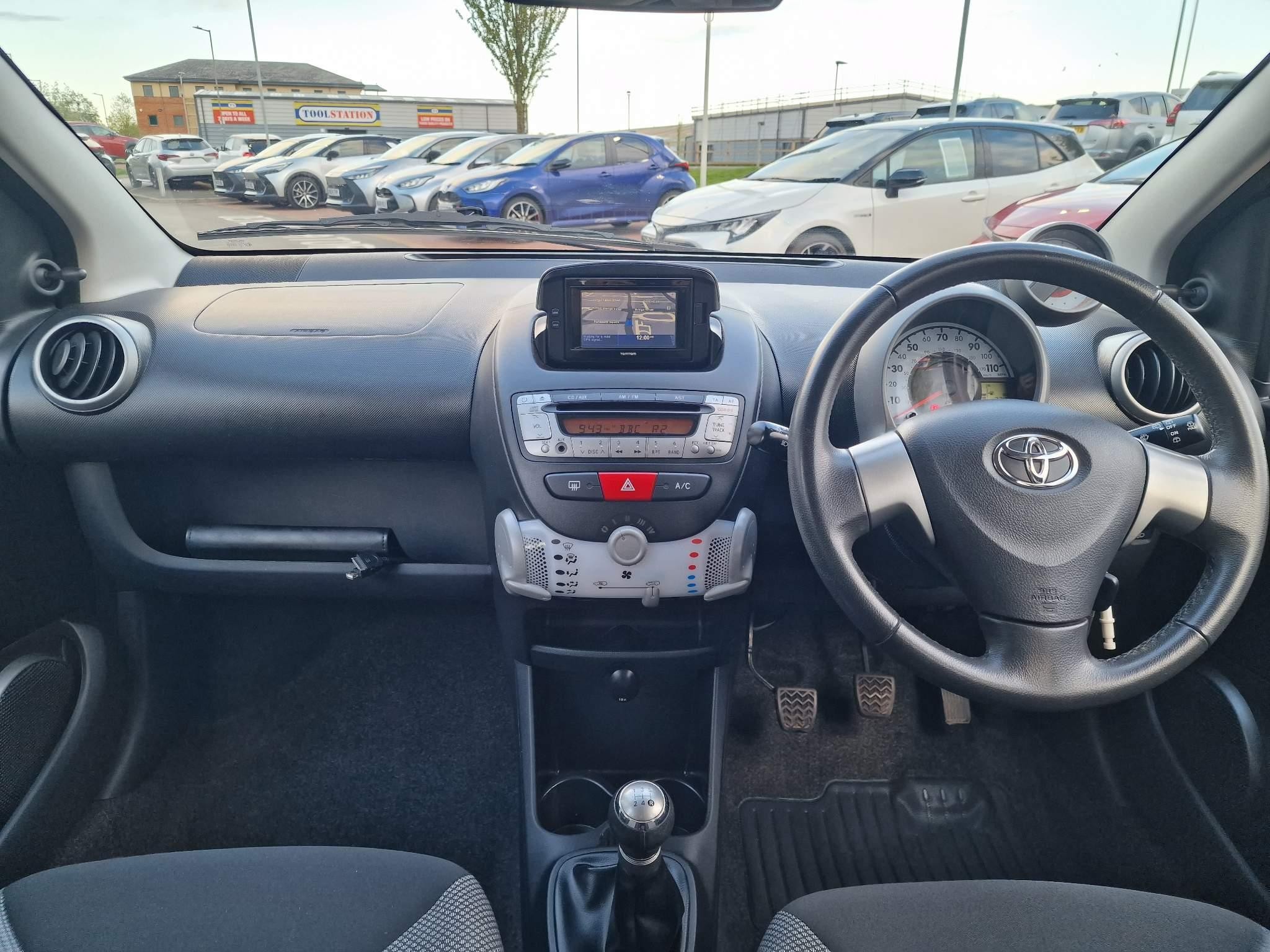 Toyota Aygo 1.0 VVT-i Move Euro 5 5dr (YX63OHS) image 6