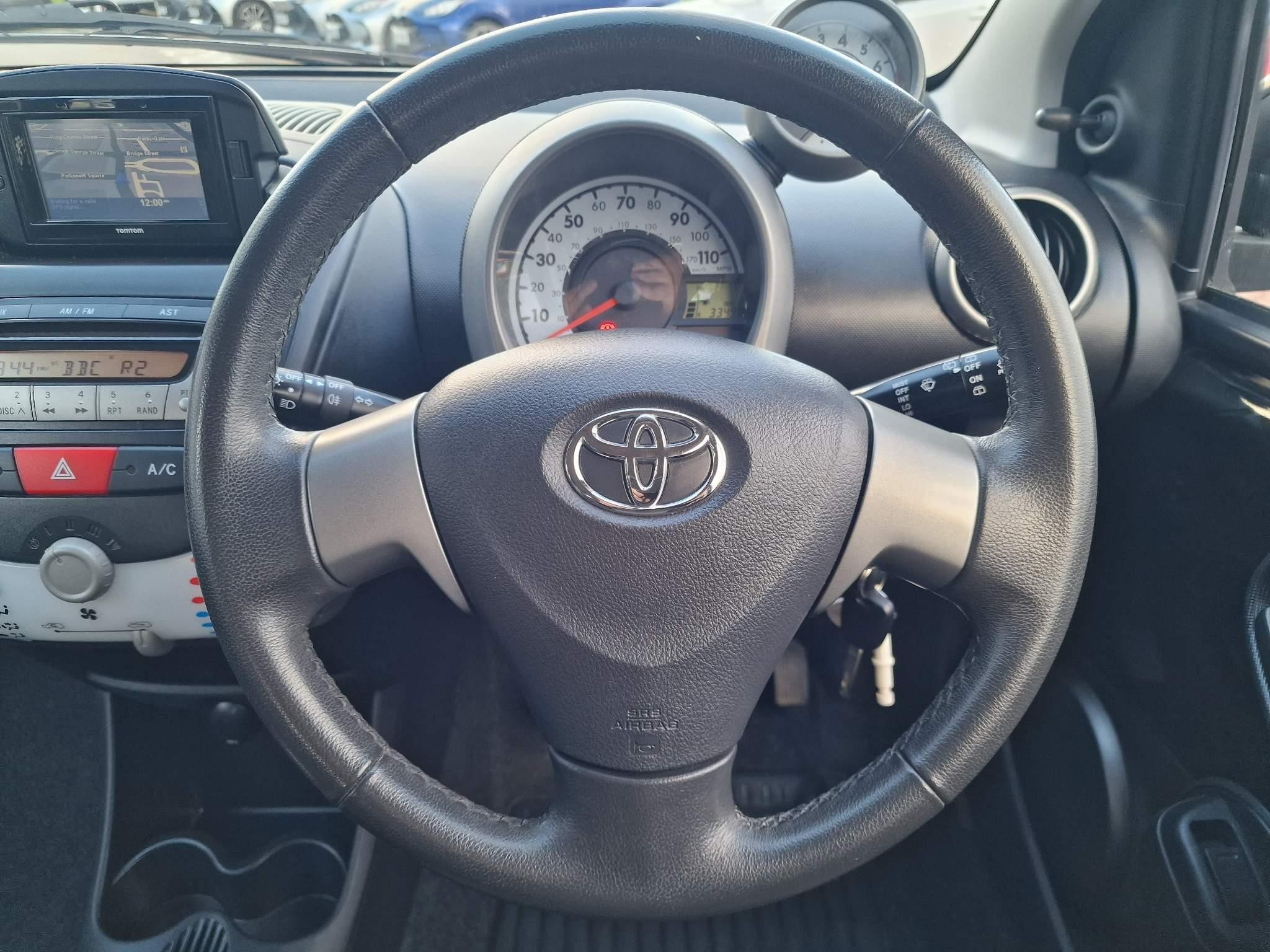 Toyota Aygo 1.0 VVT-i Move Euro 5 5dr (YX63OHS) image 9