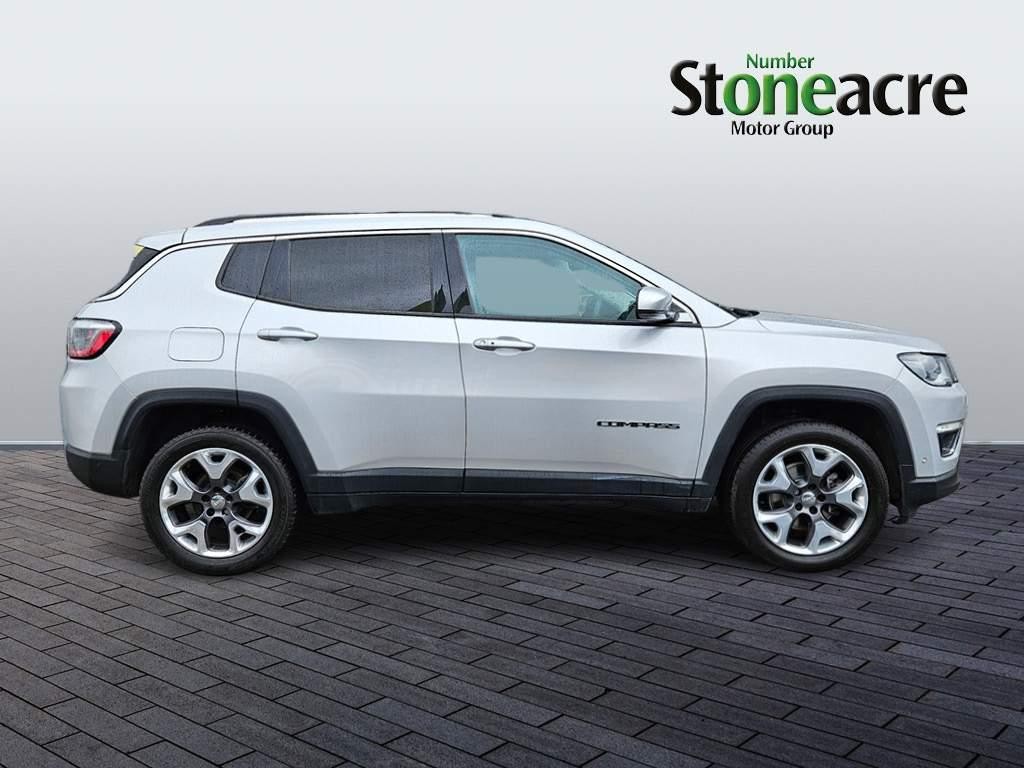Jeep Compass 1.4T MultiAirII Limited Auto 4WD Euro 6 (s/s) 5dr (LK70UYF) image 1