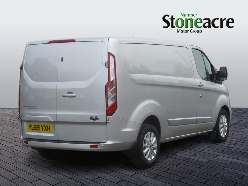 Ford Transit Custom 2.0 EcoBlue 130ps Low Roof Limited Van (YL69YXH) image 4