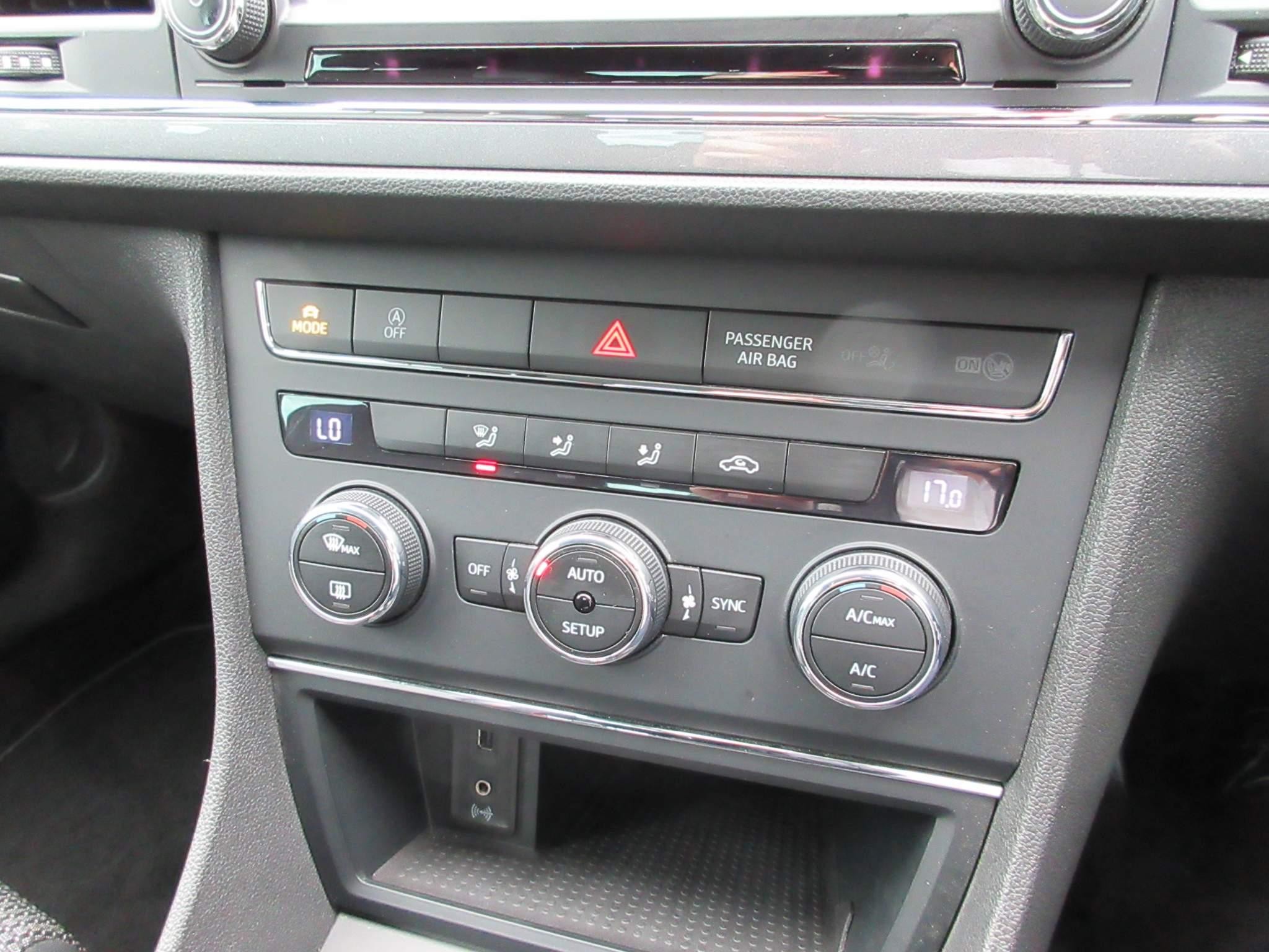 SEAT Leon 1.4 TSI FR Technology Hatchback 5dr Petrol Manual Euro 6 (s/s) (125 ps) (KS66OHT) image 17