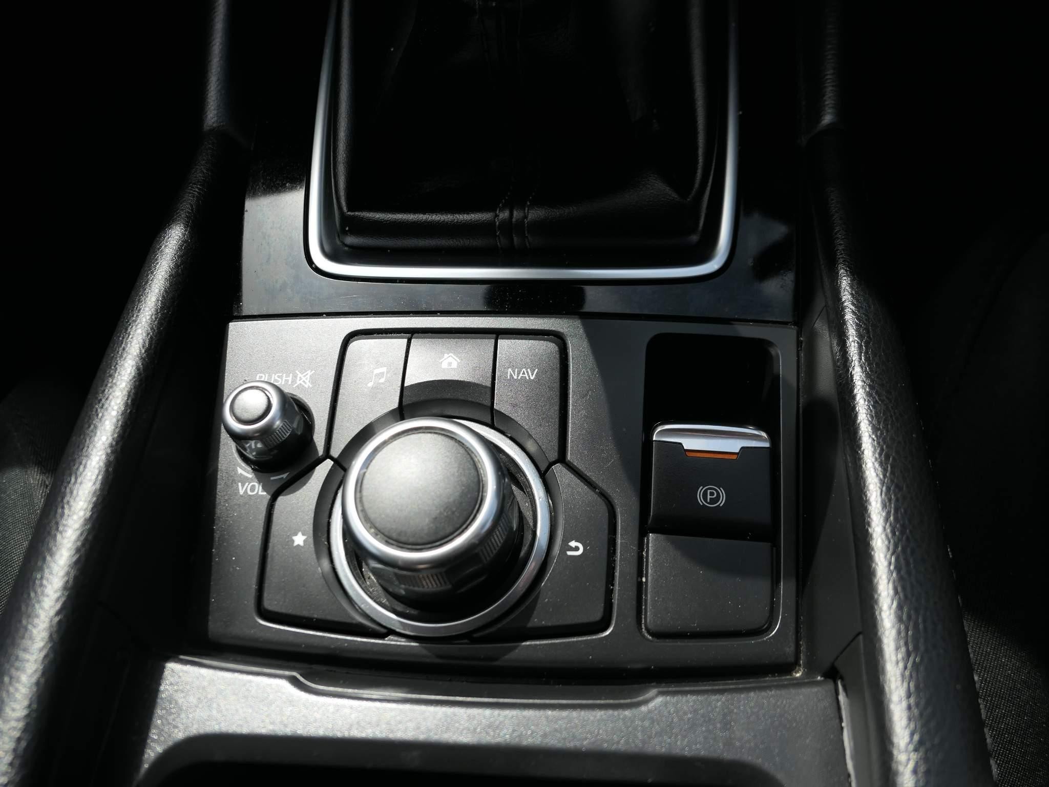 Mazda Mazda3 2.0 SKYACTIV-G Sport Black Euro 6 (s/s) 5dr (YX18WRJ) image 14