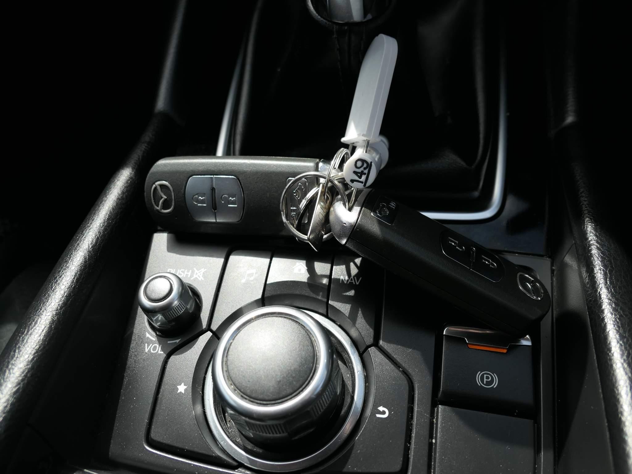 Mazda Mazda3 2.0 SKYACTIV-G Sport Black Euro 6 (s/s) 5dr (YX18WRJ) image 18