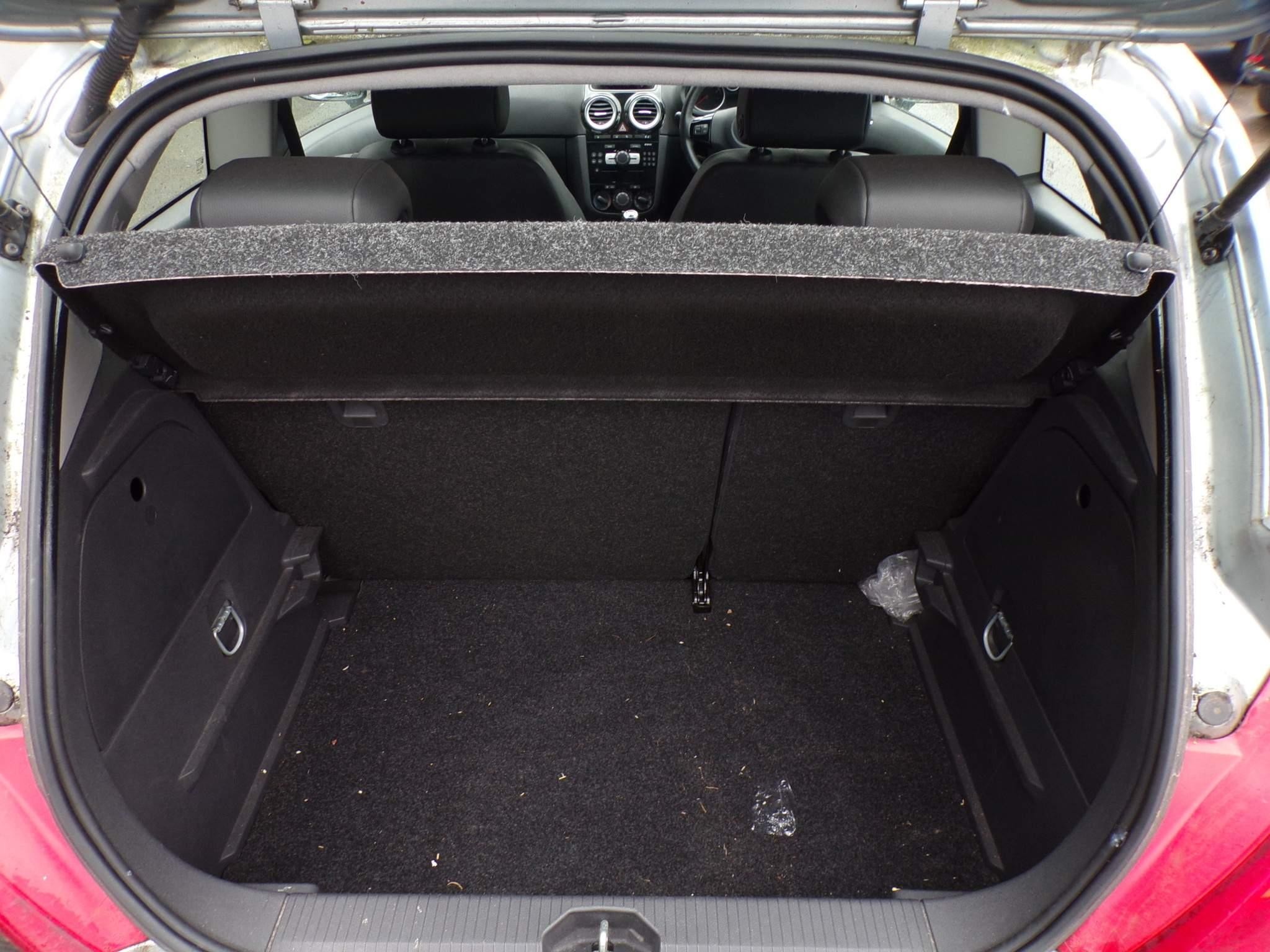 Vauxhall Corsa 1.2 16V SE Euro 5 3dr (DL13KZB) image 9