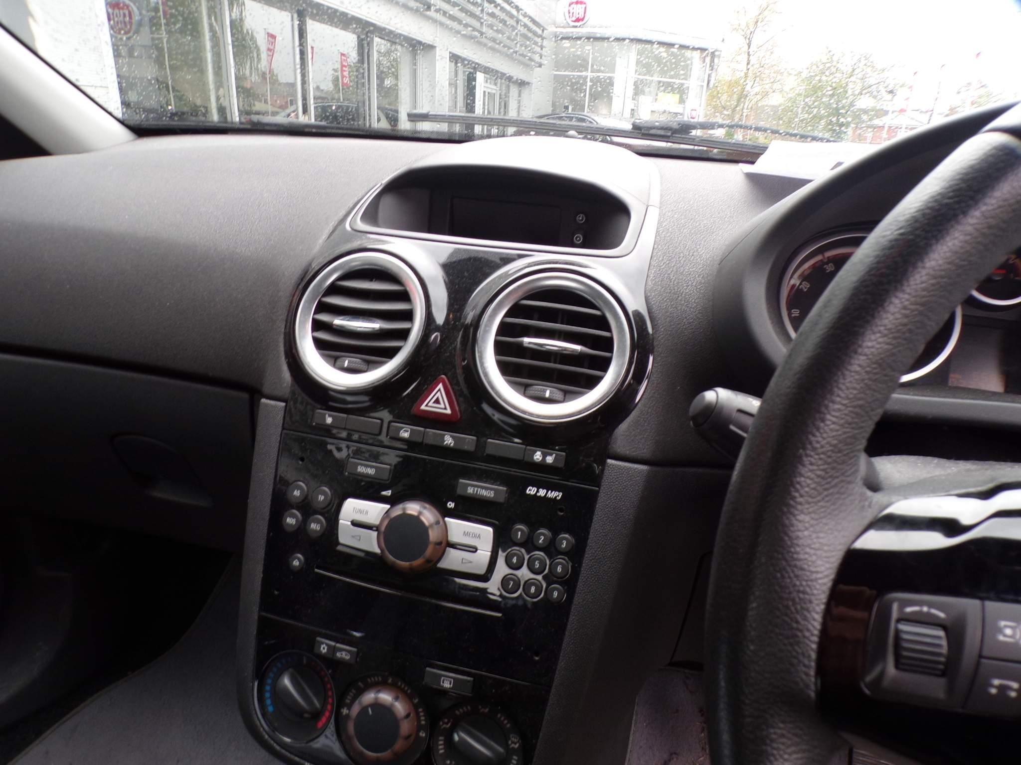Vauxhall Corsa 1.2 16V SE Euro 5 3dr (DL13KZB) image 12