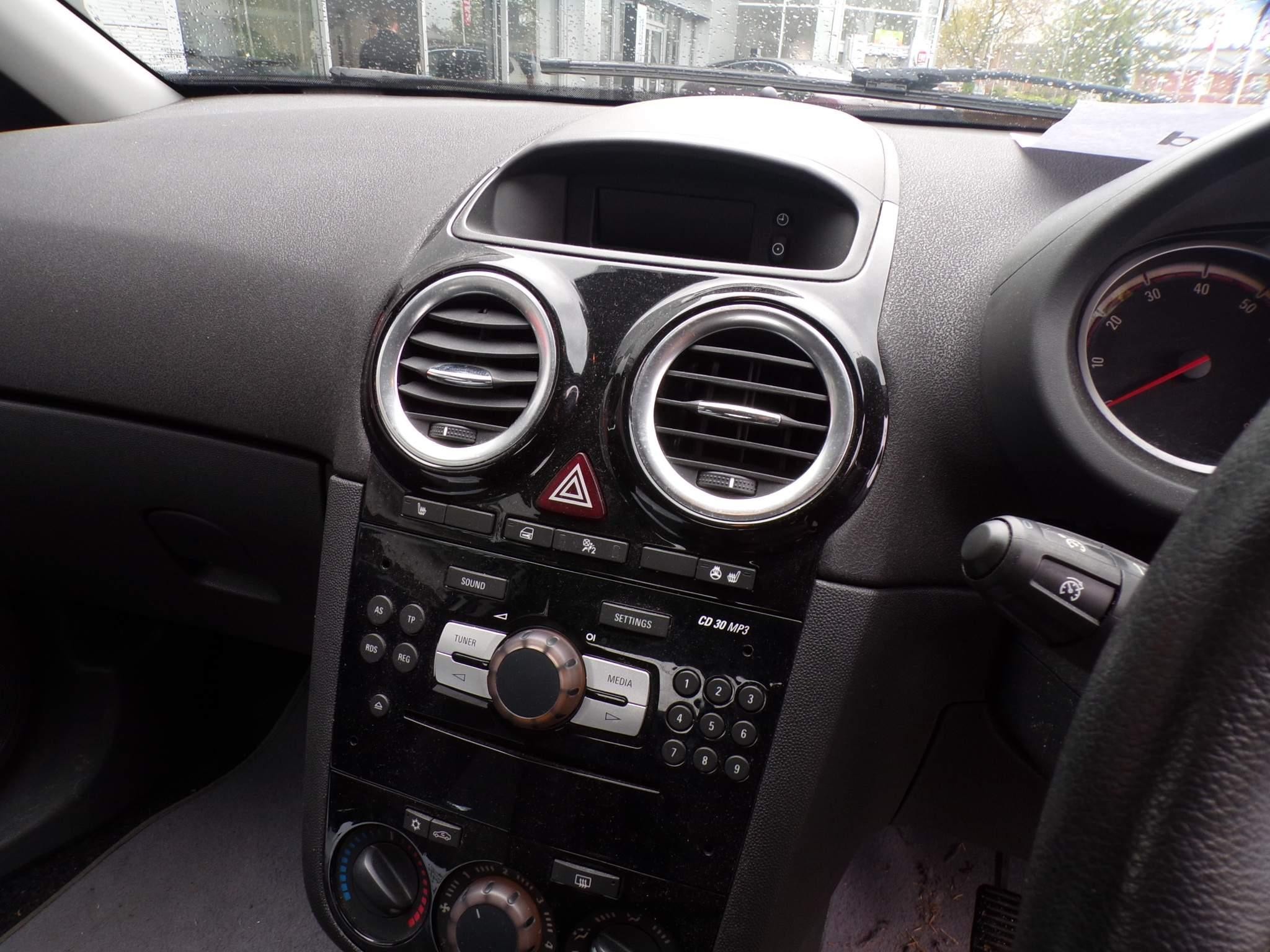 Vauxhall Corsa 1.2 16V SE Euro 5 3dr (DL13KZB) image 13