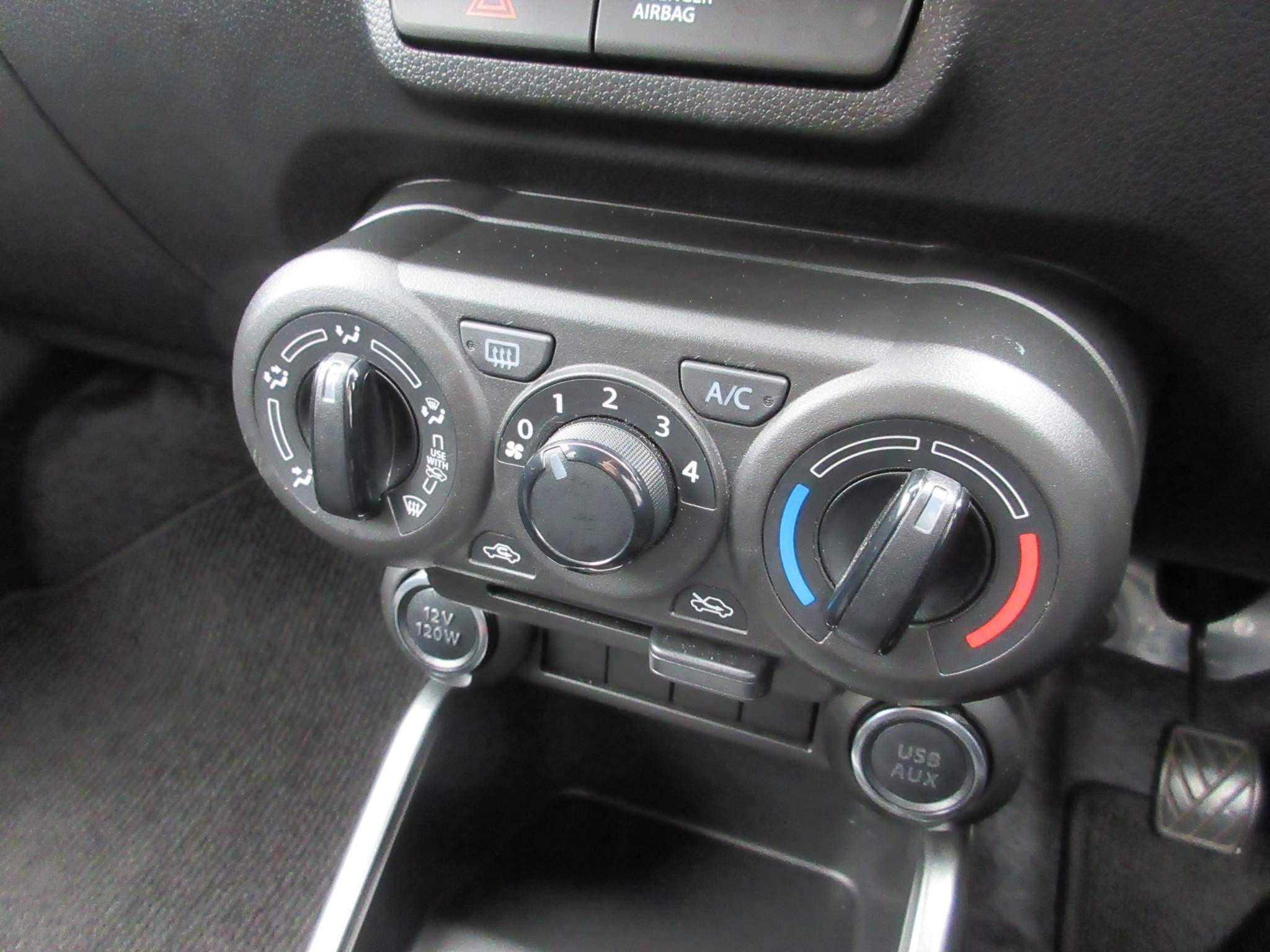 Suzuki Ignis 1.2 Dualjet MHEV SZ3 Hatchback 5dr Petrol Hybrid Manual Euro 6 (s/s) (83 ps) (NV22GSY) image 17