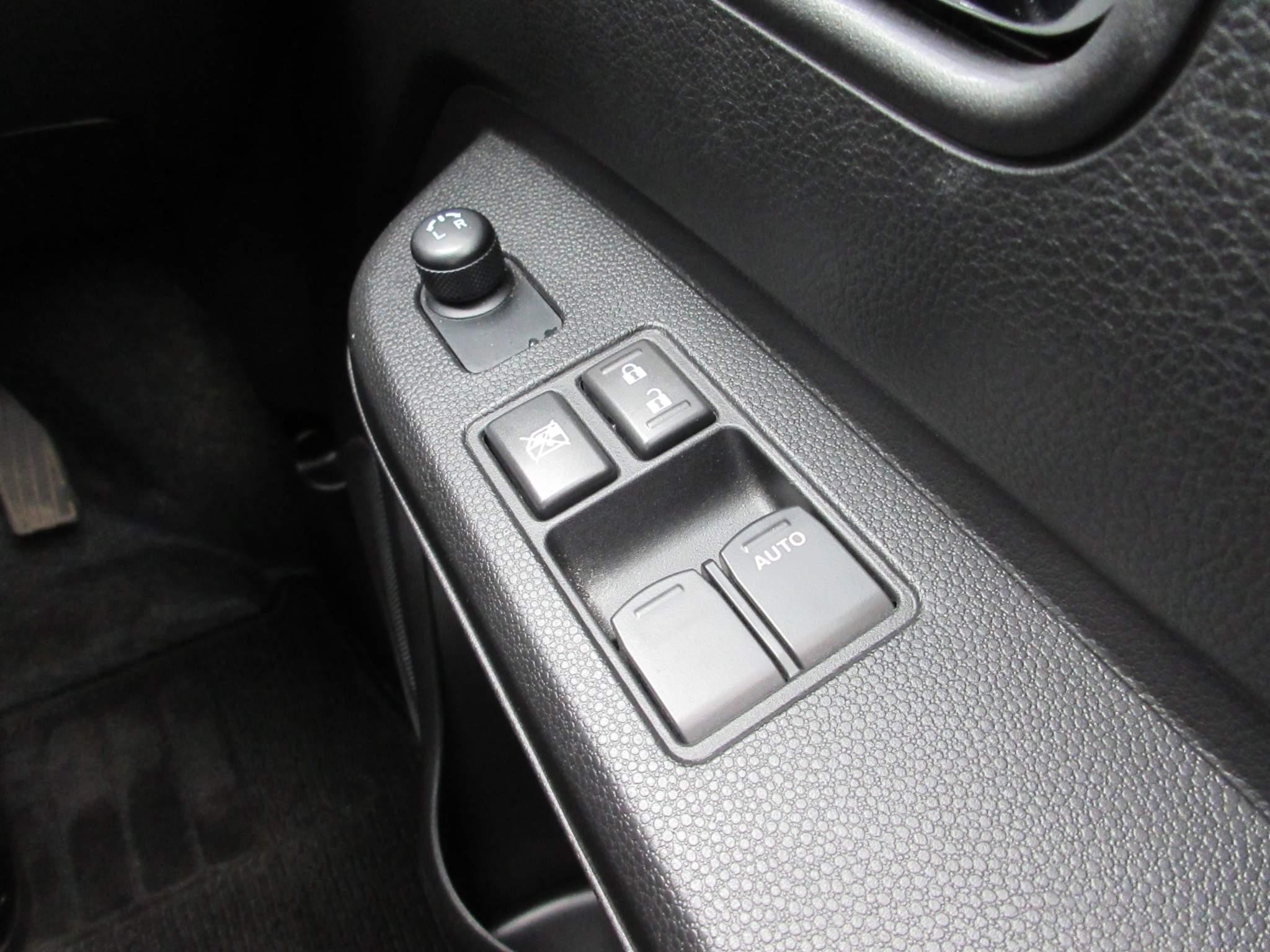 Suzuki Ignis 1.2 Dualjet MHEV SZ3 Hatchback 5dr Petrol Hybrid Manual Euro 6 (s/s) (83 ps) (NV22GSY) image 23