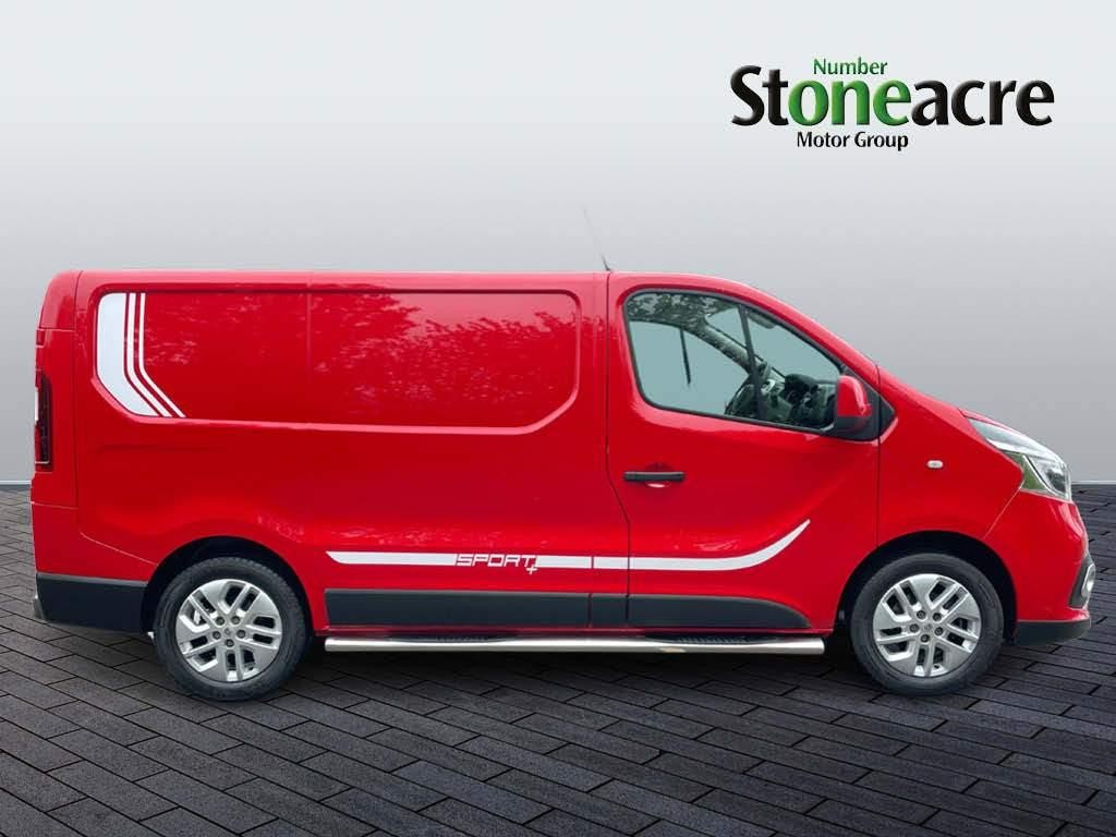 Renault Trafic 2.0 dCi ENERGY 28 Sport Nav SWB Standard Roof Euro 6 (s/s) 5dr (DS69WUL) image 1