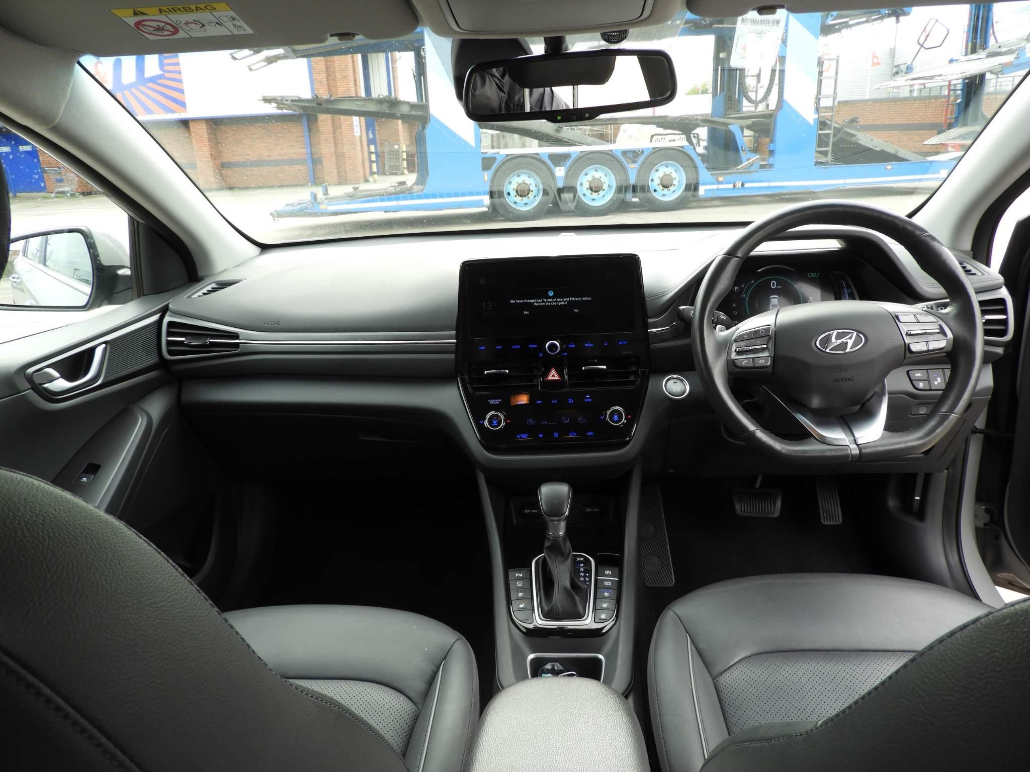 Hyundai IONIQ 1.6 h-GDi Premium SE Hatchback 5dr Petrol Hybrid DCT Euro 6 (s/s) (141 ps) (OV71EZT) image 11