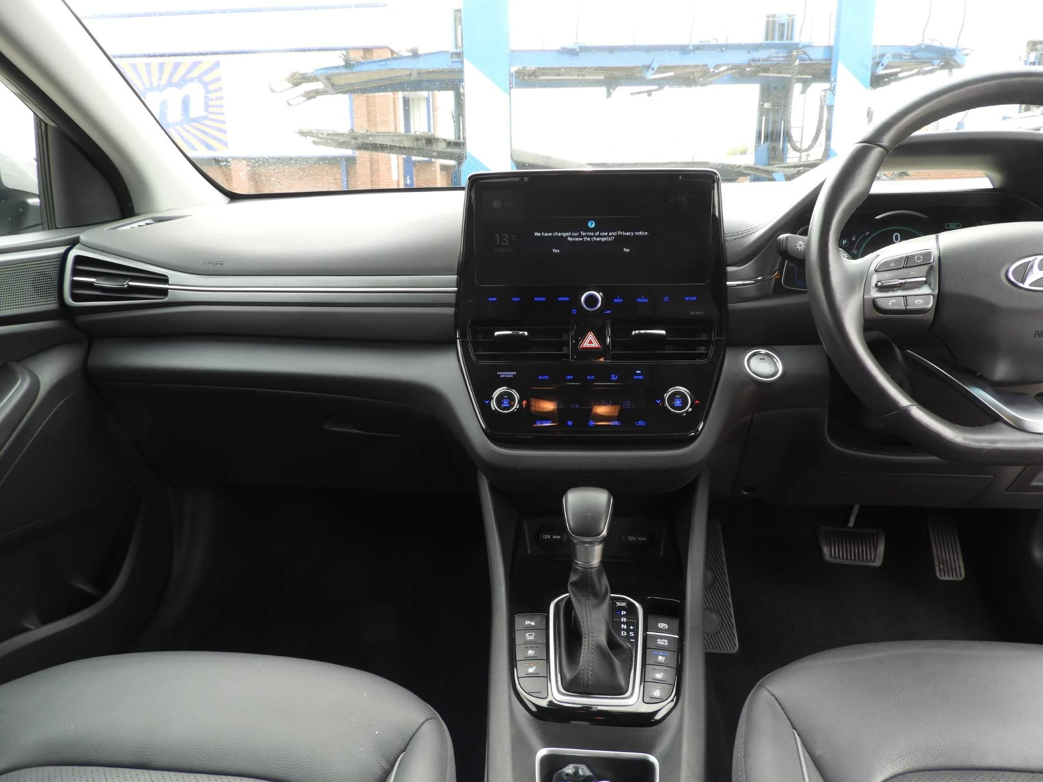 Hyundai IONIQ 1.6 h-GDi Premium SE Hatchback 5dr Petrol Hybrid DCT Euro 6 (s/s) (141 ps) (OV71EZT) image 13
