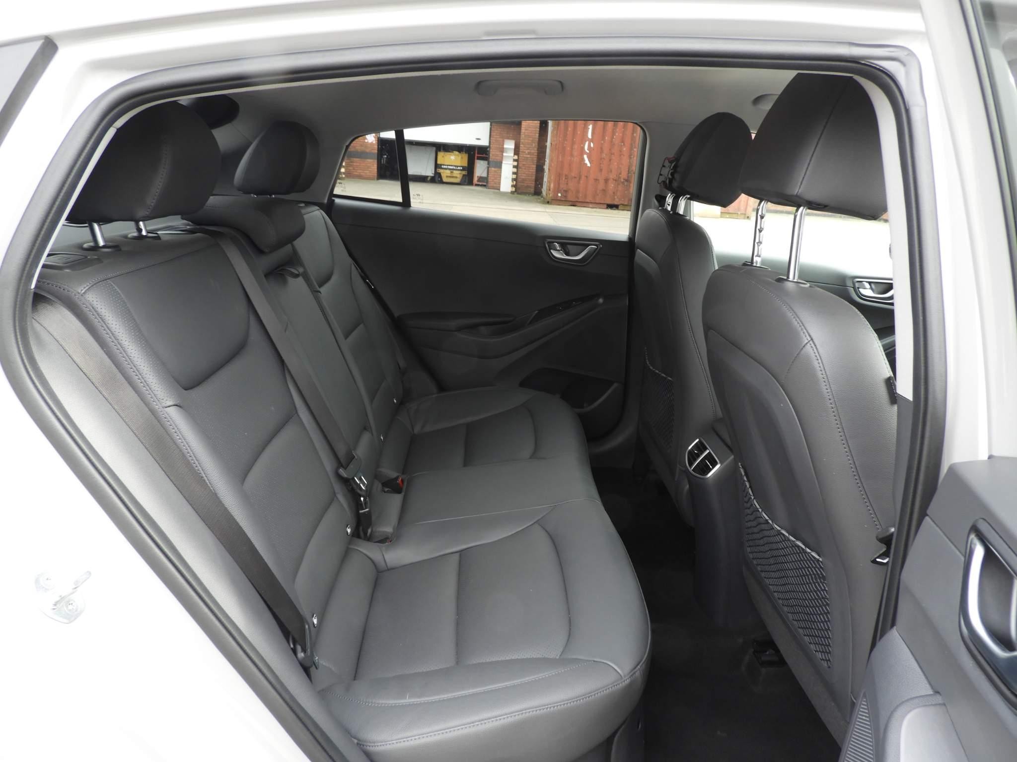 Hyundai IONIQ 1.6 h-GDi Premium SE Hatchback 5dr Petrol Hybrid DCT Euro 6 (s/s) (141 ps) (OV71EZT) image 14