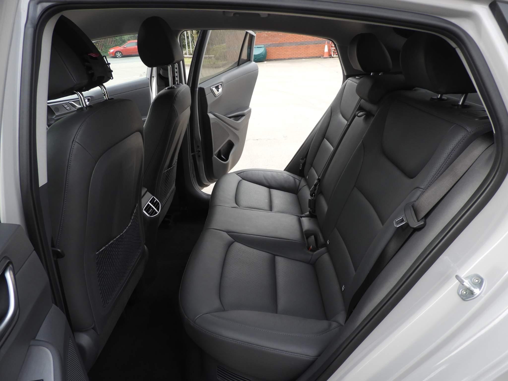 Hyundai IONIQ 1.6 h-GDi Premium SE Hatchback 5dr Petrol Hybrid DCT Euro 6 (s/s) (141 ps) (OV71EZT) image 15