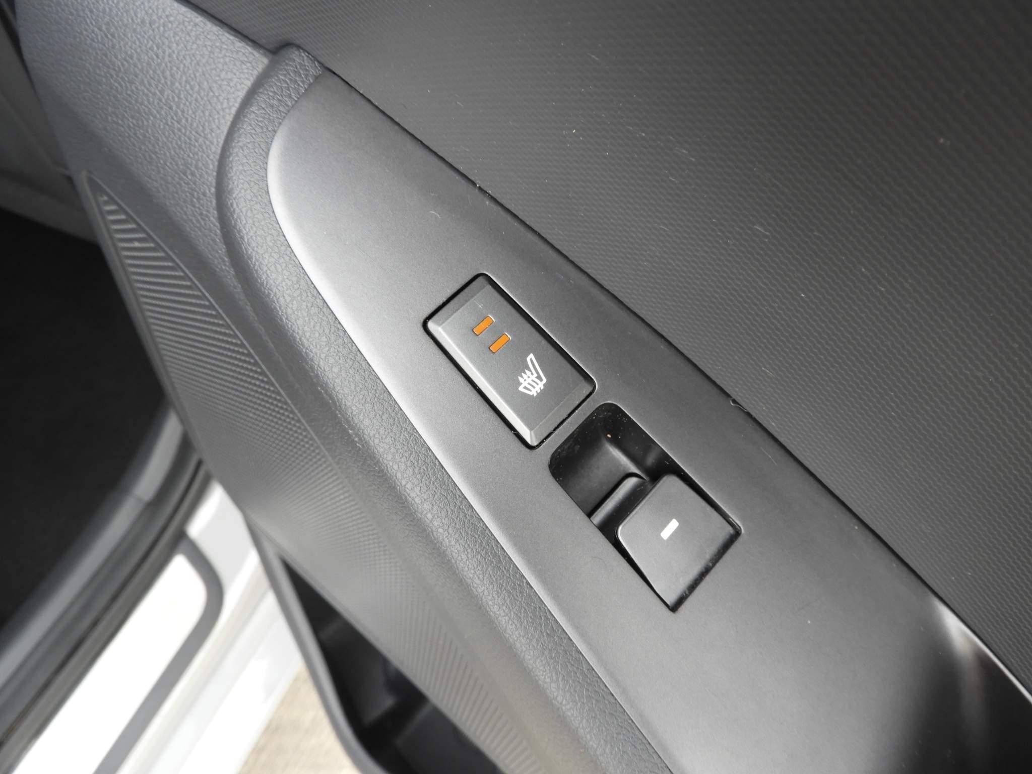 Hyundai IONIQ 1.6 h-GDi Premium SE Hatchback 5dr Petrol Hybrid DCT Euro 6 (s/s) (141 ps) (OV71EZT) image 17