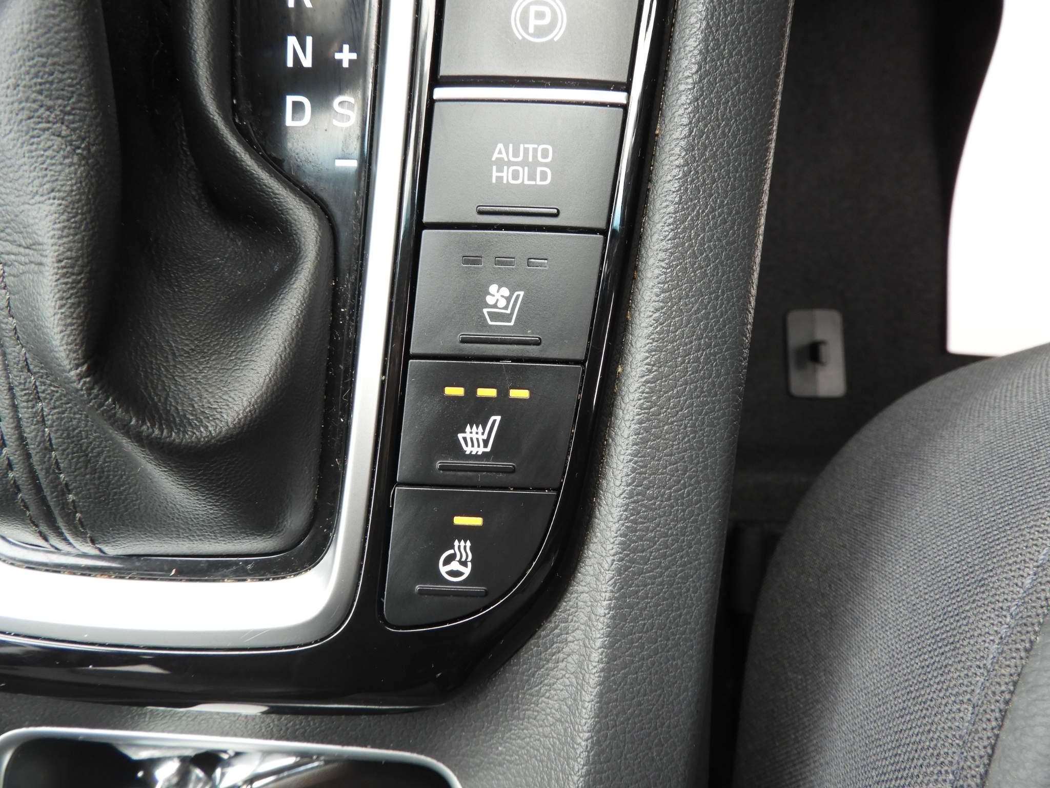 Hyundai IONIQ 1.6 h-GDi Premium SE Hatchback 5dr Petrol Hybrid DCT Euro 6 (s/s) (141 ps) (OV71EZT) image 24