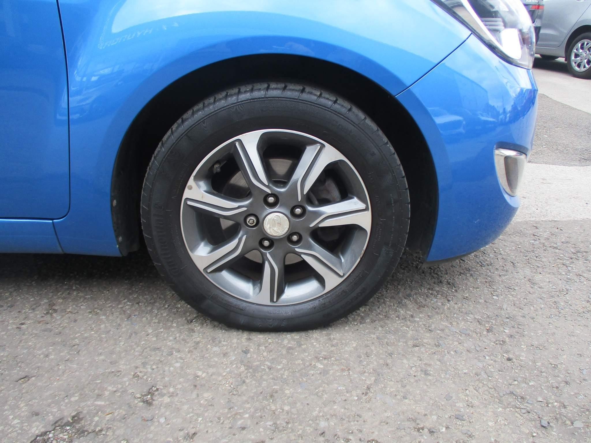 Hyundai ix20 1.4 Blue Drive Premium Euro 6 (s/s) 5dr (WV66GZU) image 8