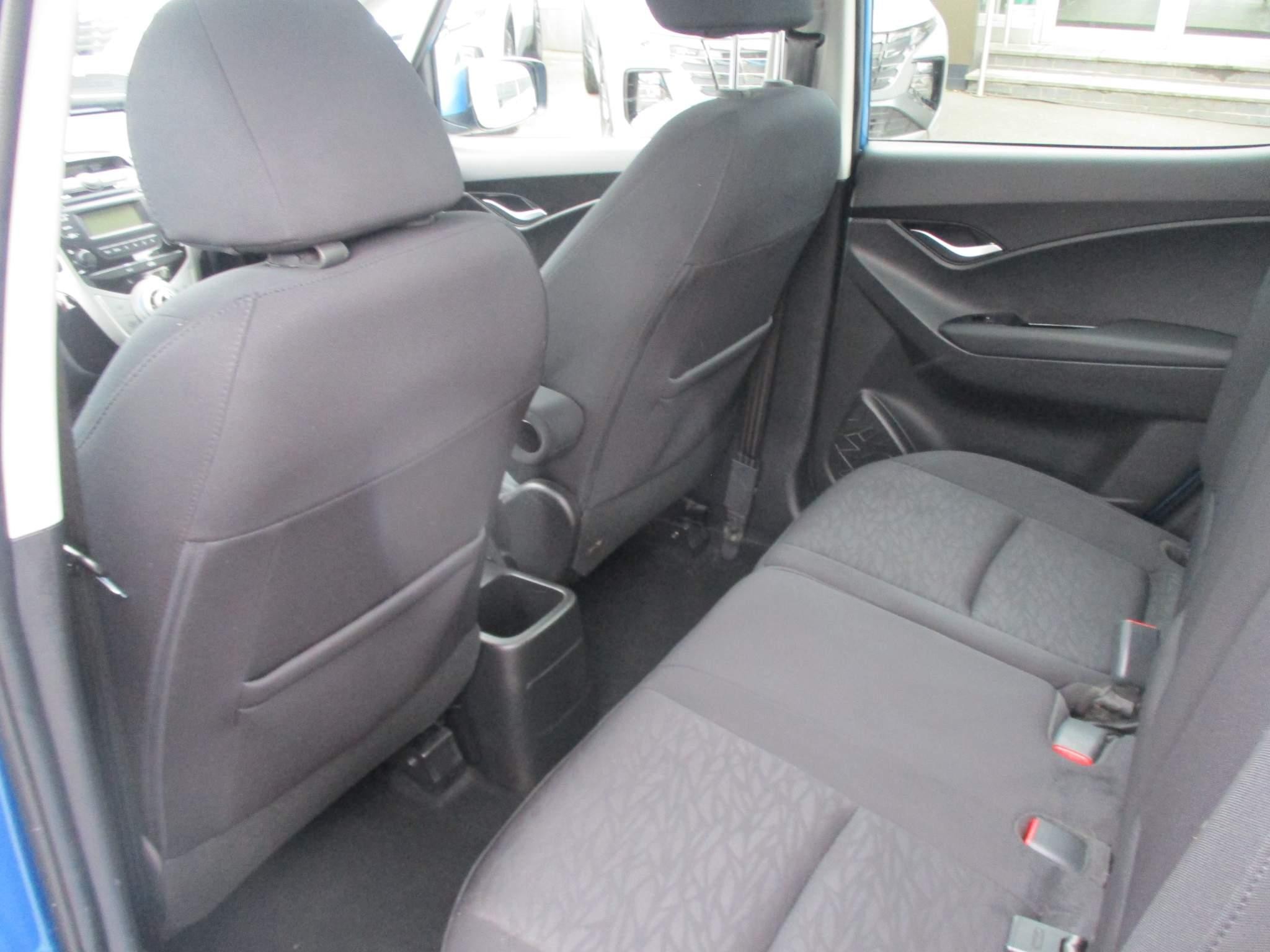 Hyundai ix20 1.4 Blue Drive Premium Euro 6 (s/s) 5dr (WV66GZU) image 12