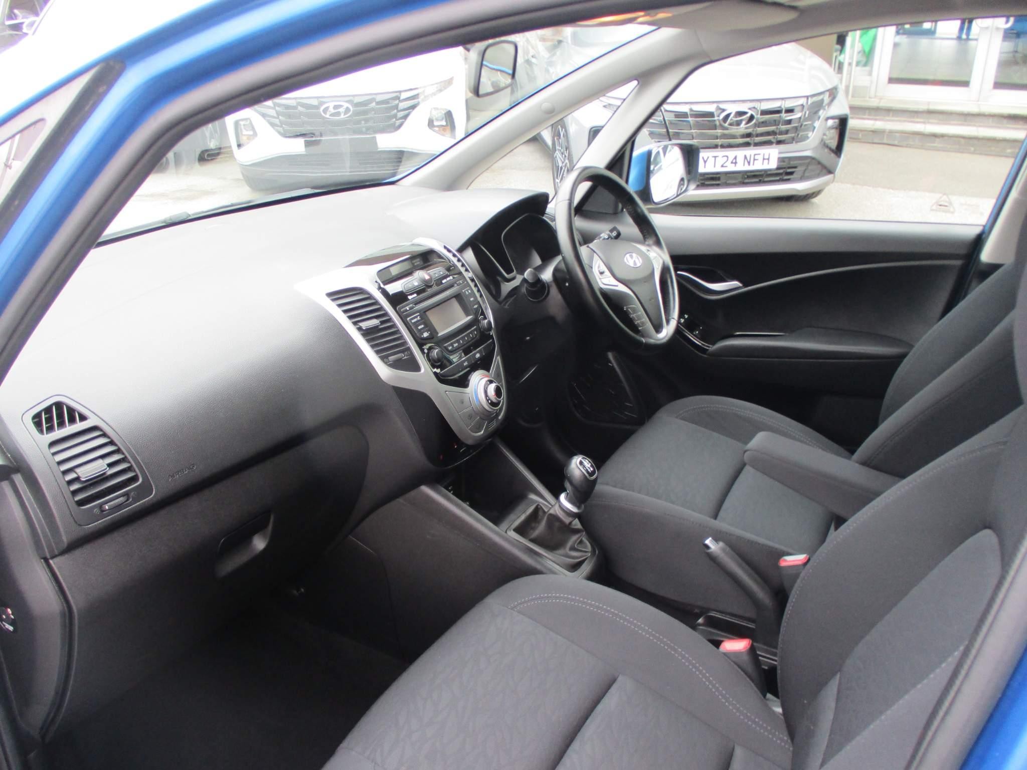 Hyundai ix20 1.4 Blue Drive Premium Euro 6 (s/s) 5dr (WV66GZU) image 13