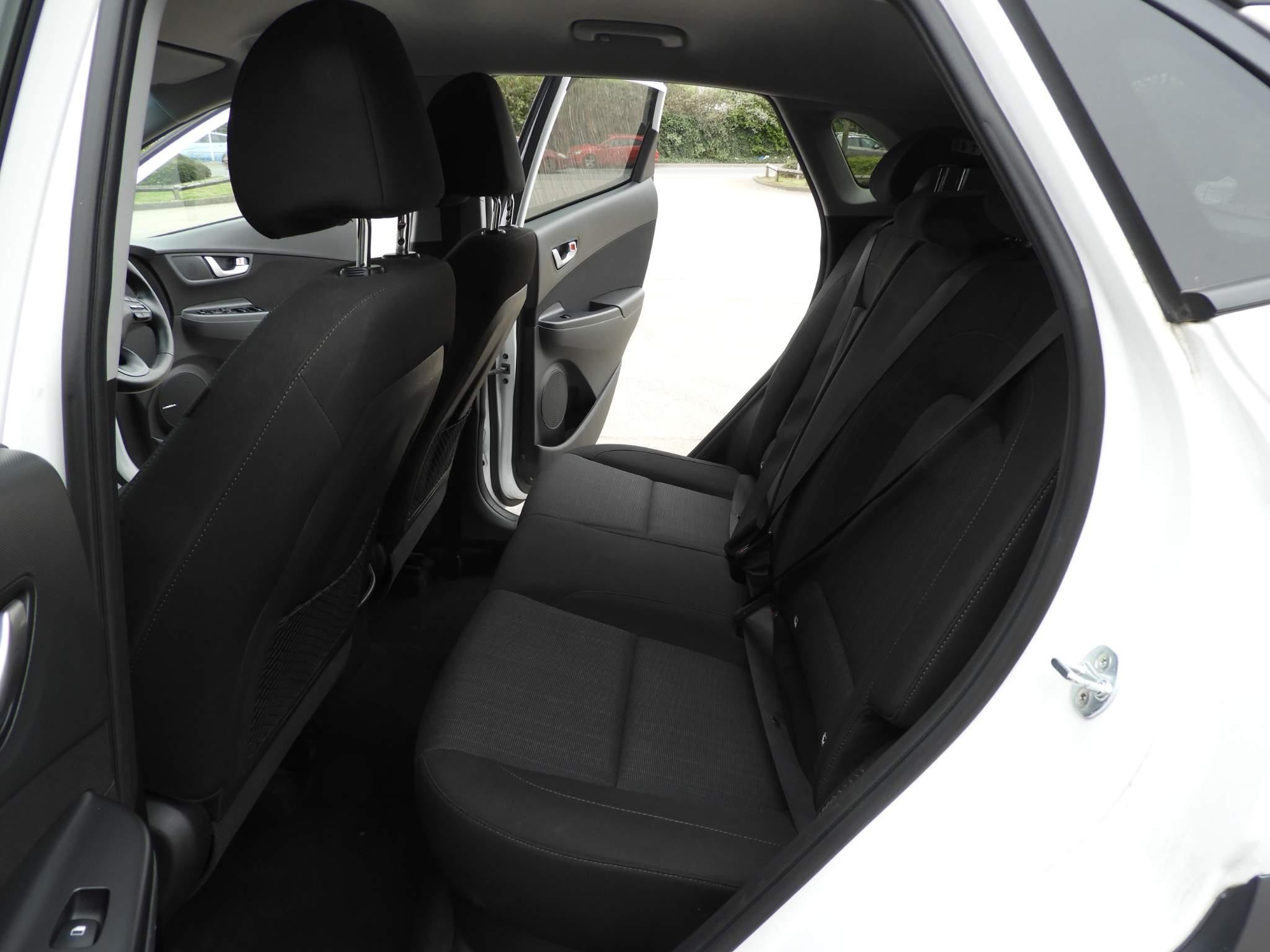 Hyundai KONA 1.0 T-GDi MHEV Premium SUV 5dr Petrol Hybrid Manual Euro 6 (s/s) (120 ps) (RF21VRG) image 14