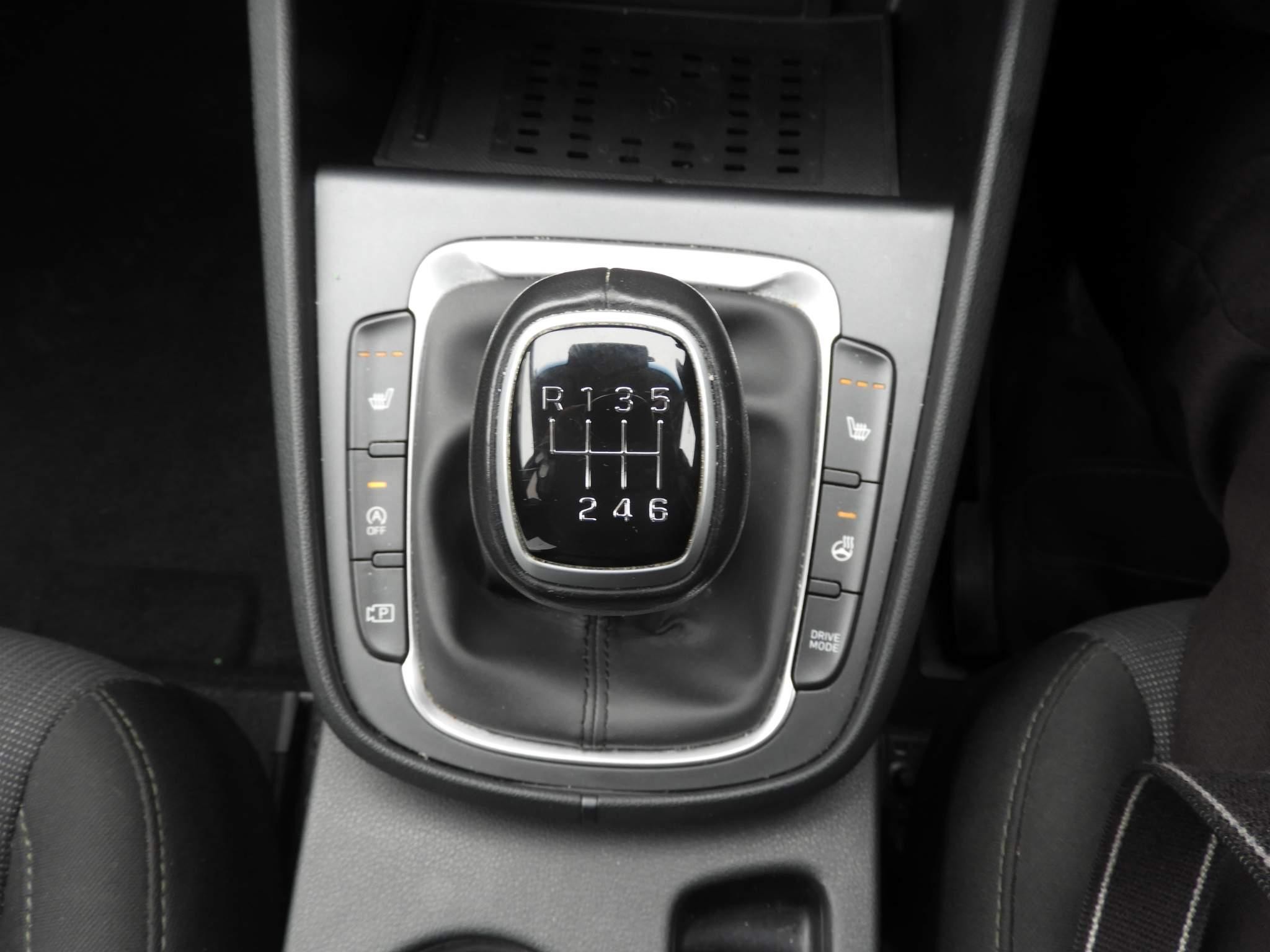 Hyundai KONA 1.0 T-GDi MHEV Premium SUV 5dr Petrol Hybrid Manual Euro 6 (s/s) (120 ps) (RF21VRG) image 19