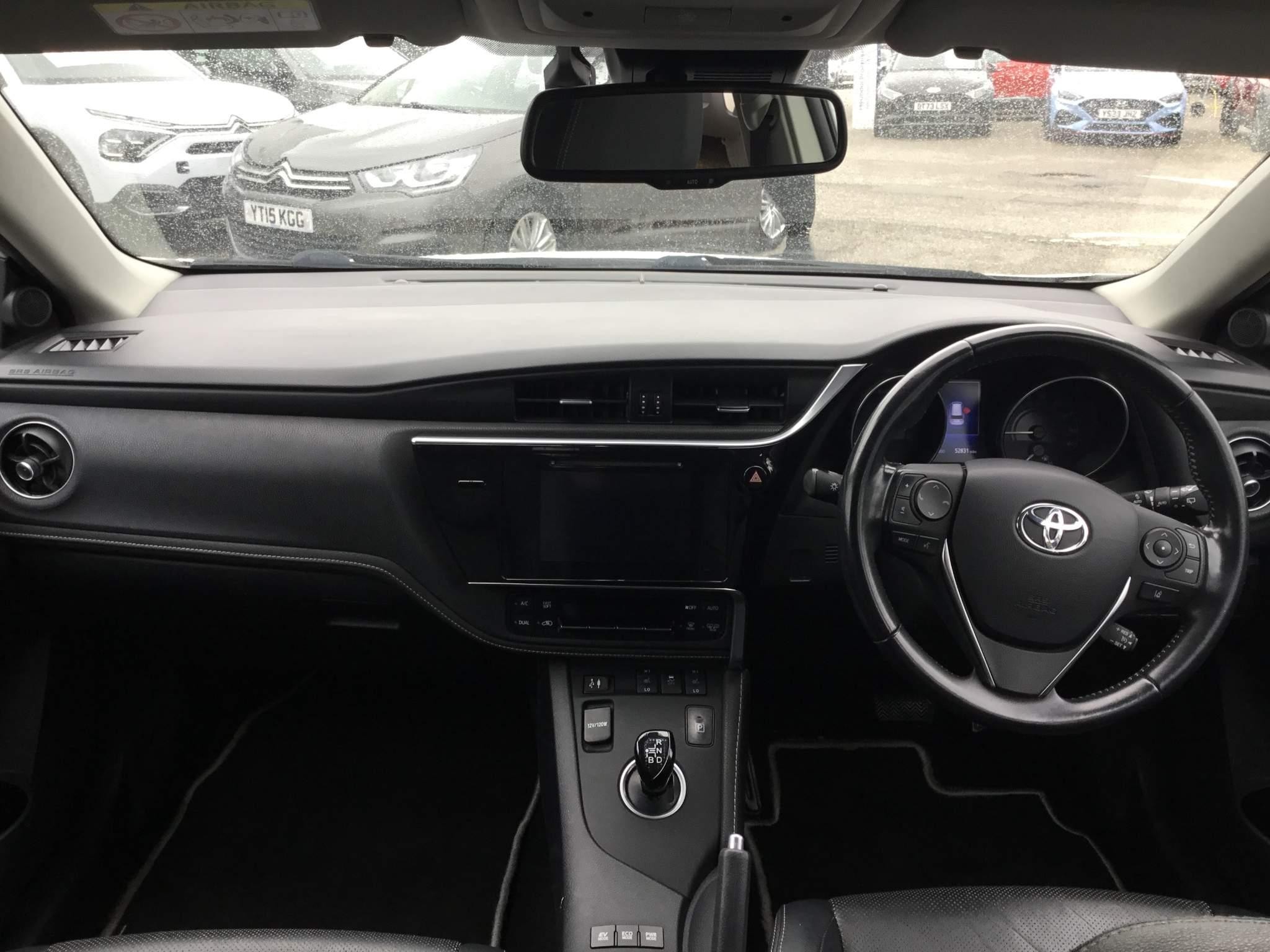 Toyota Auris 1.8 VVT-h Excel Touring Sports CVT Euro 6 (s/s) 5dr (FH67NVT) image 13