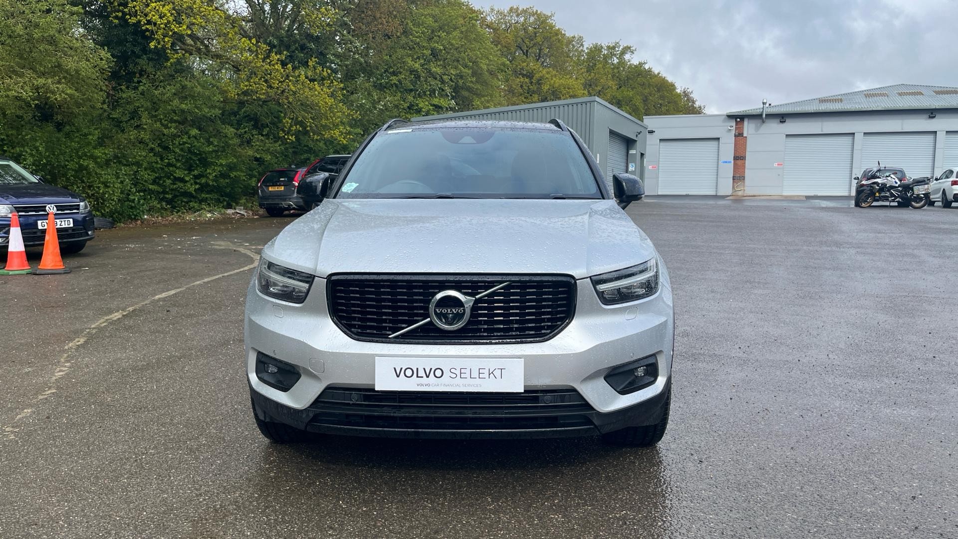 Volvo XC40 D4 AWD First Edition wk06 Automatic (HV18XPP) image 11
