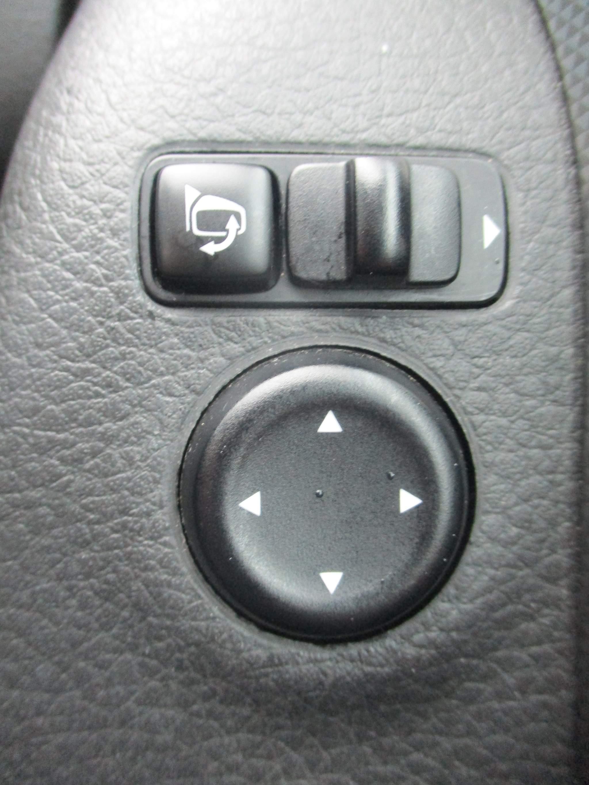 Nissan Qashqai 1.2 DIG-T N-Connecta SUV 5dr Petrol XTRON Euro 6 (s/s) (115 ps) (SV18AMT) image 20