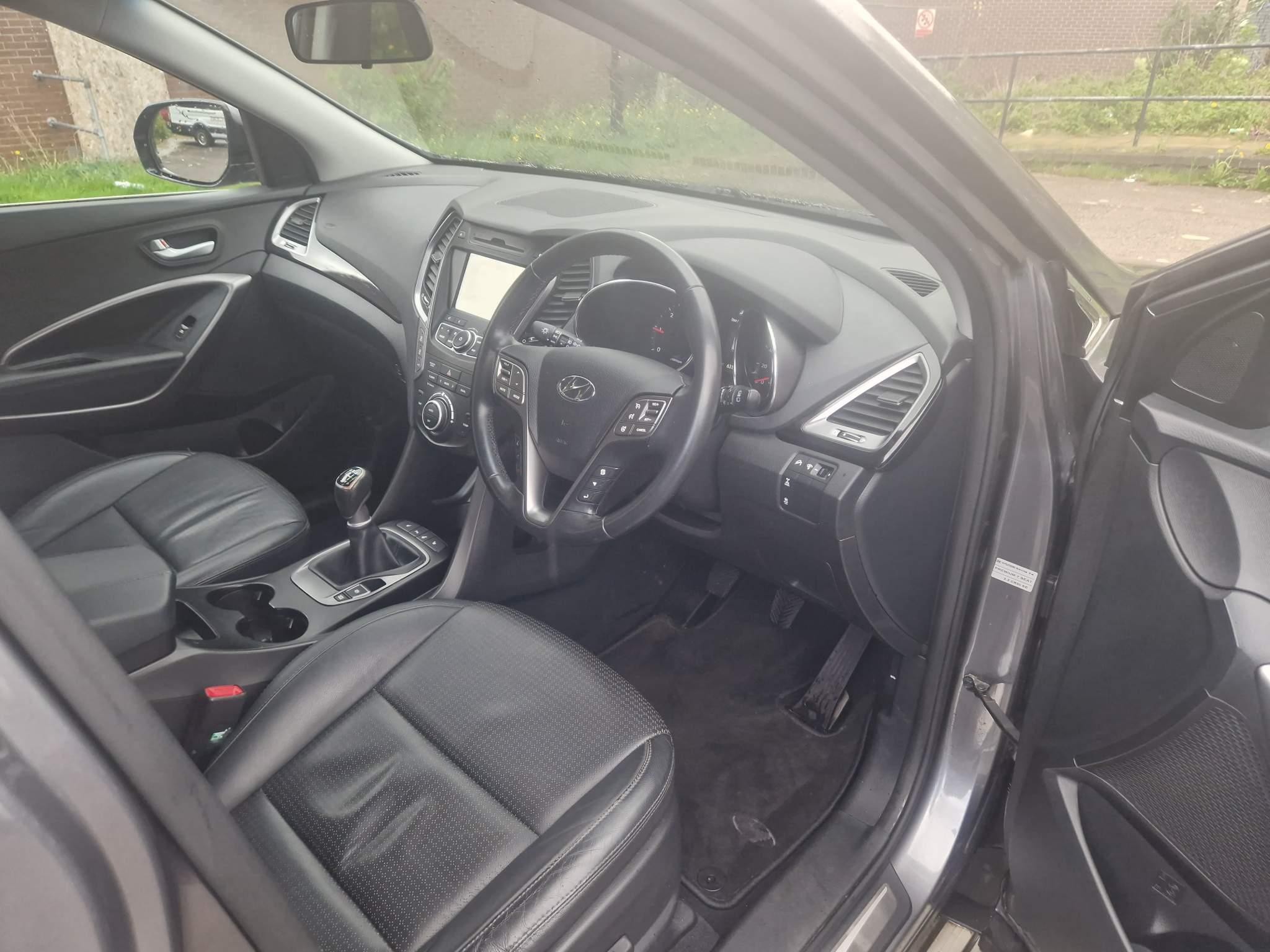 Hyundai SANTA FE 2.2 CRDi Premium SE 4WD Euro 5 5dr (7 seat) (SW14TFN) image 9