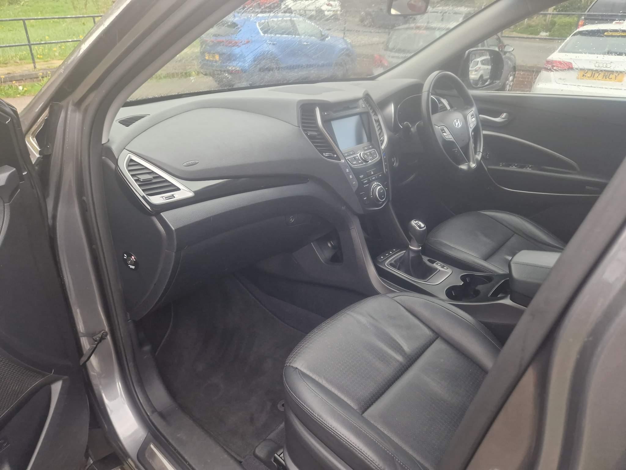 Hyundai SANTA FE 2.2 CRDi Premium SE 4WD Euro 5 5dr (7 seat) (SW14TFN) image 13