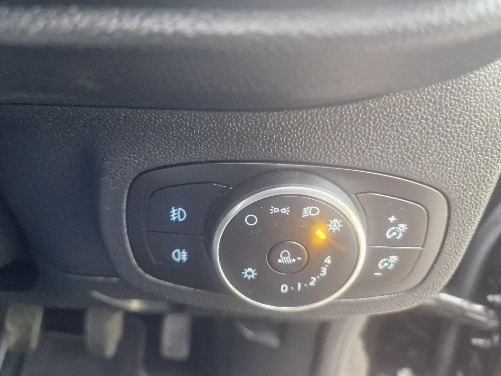 Ford Fiesta 1.5 TDCi Trend Navigation 5dr (AE70LGU) image 19