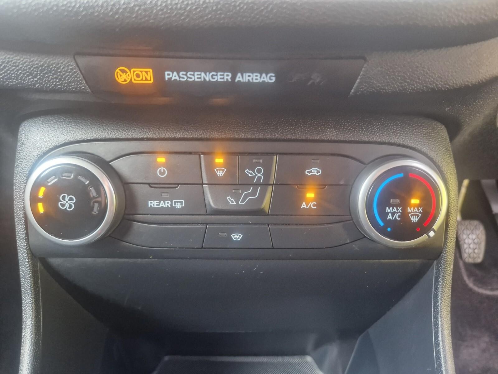 Ford Fiesta 1.5 TDCi Trend Navigation 5dr (AE70LGU) image 27