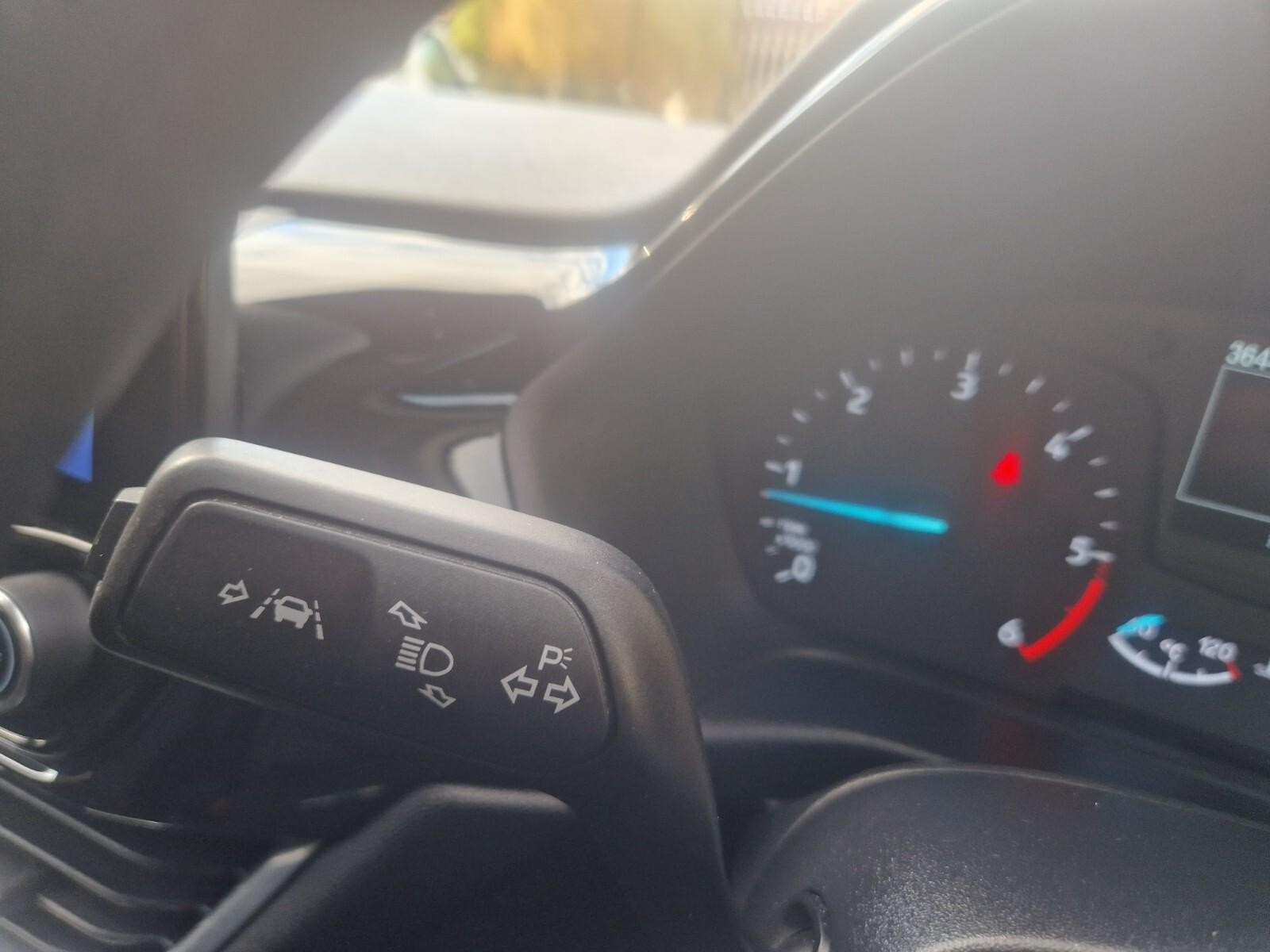 Ford Fiesta 1.5 TDCi Trend Navigation 5dr (AE70LGU) image 29