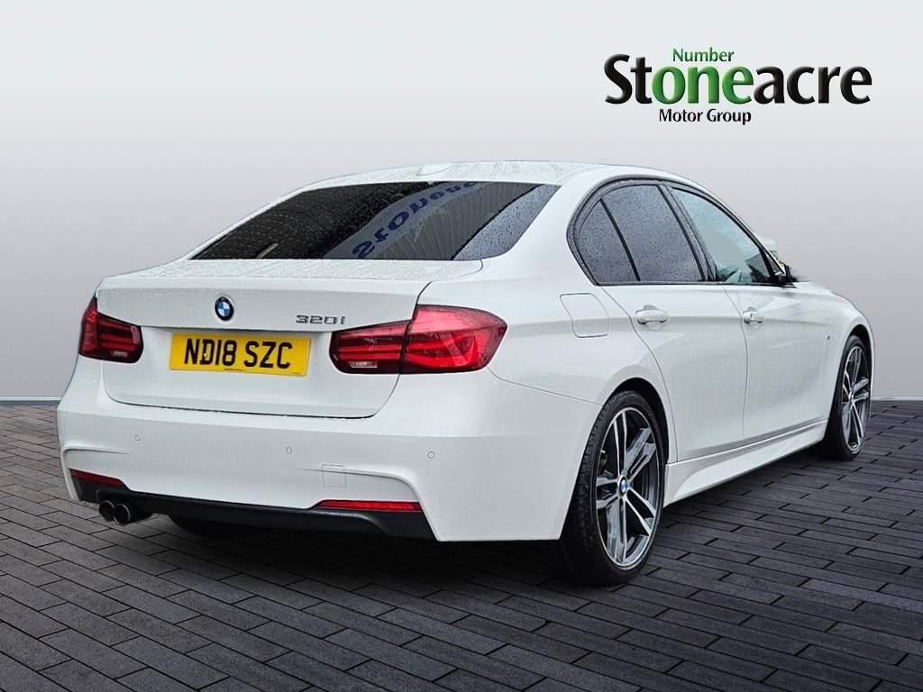 BMW 3 Series 2.0 320i M Sport Shadow Edition Auto Euro 6 (s/s) 4dr (ND18SZC) image 2