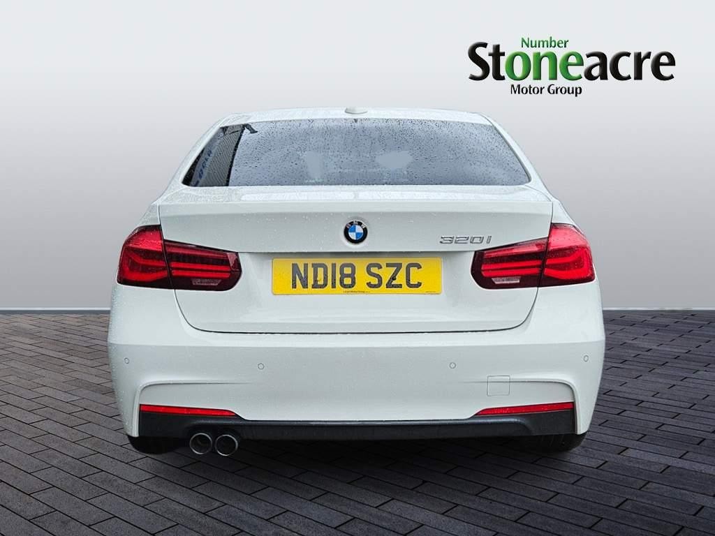 BMW 3 Series 2.0 320i M Sport Shadow Edition Auto Euro 6 (s/s) 4dr (ND18SZC) image 3