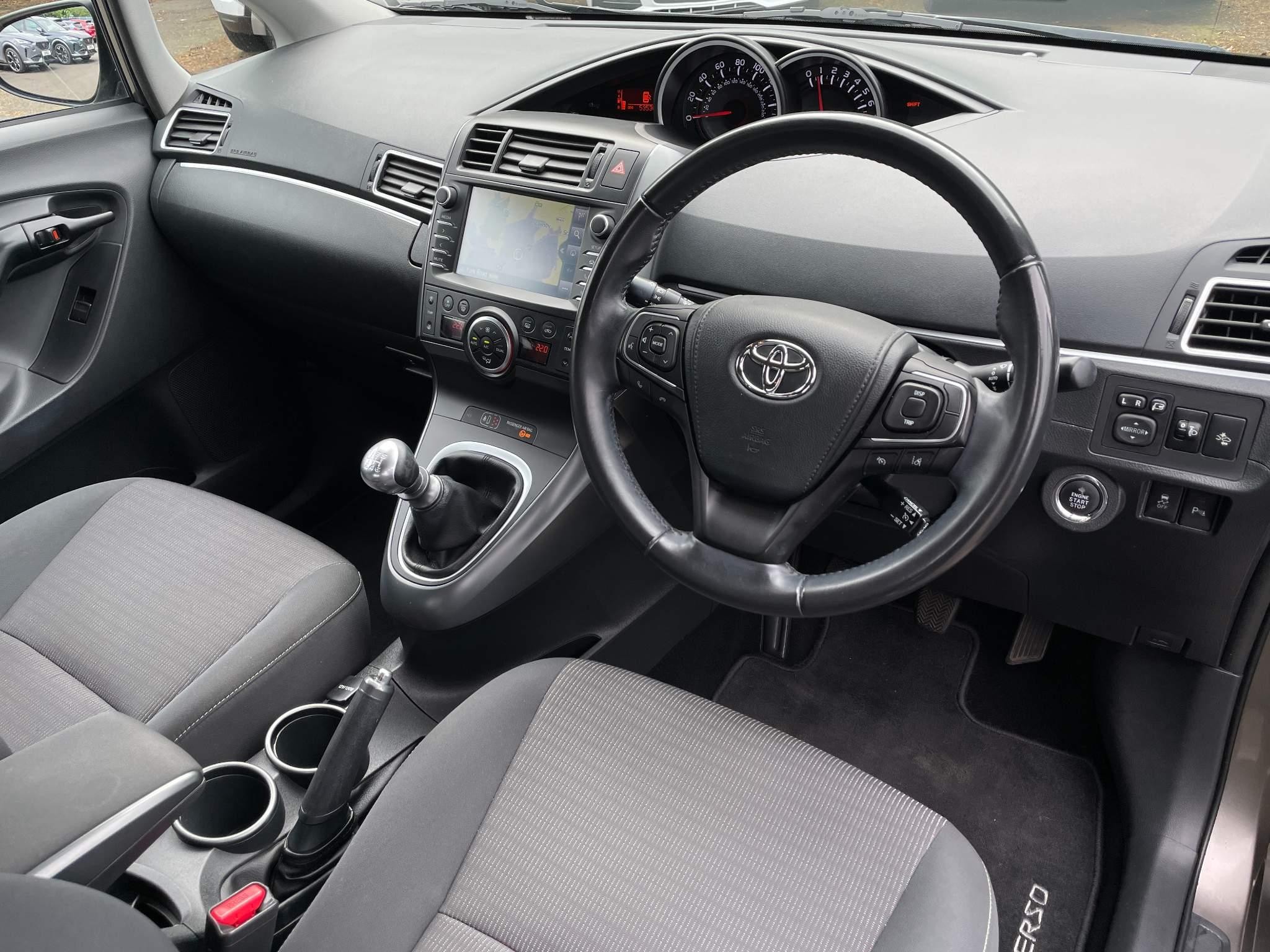 Toyota Verso 1.6 V-Matic Icon Euro 6 5dr (7 Seat) (YP18XCS) image 15
