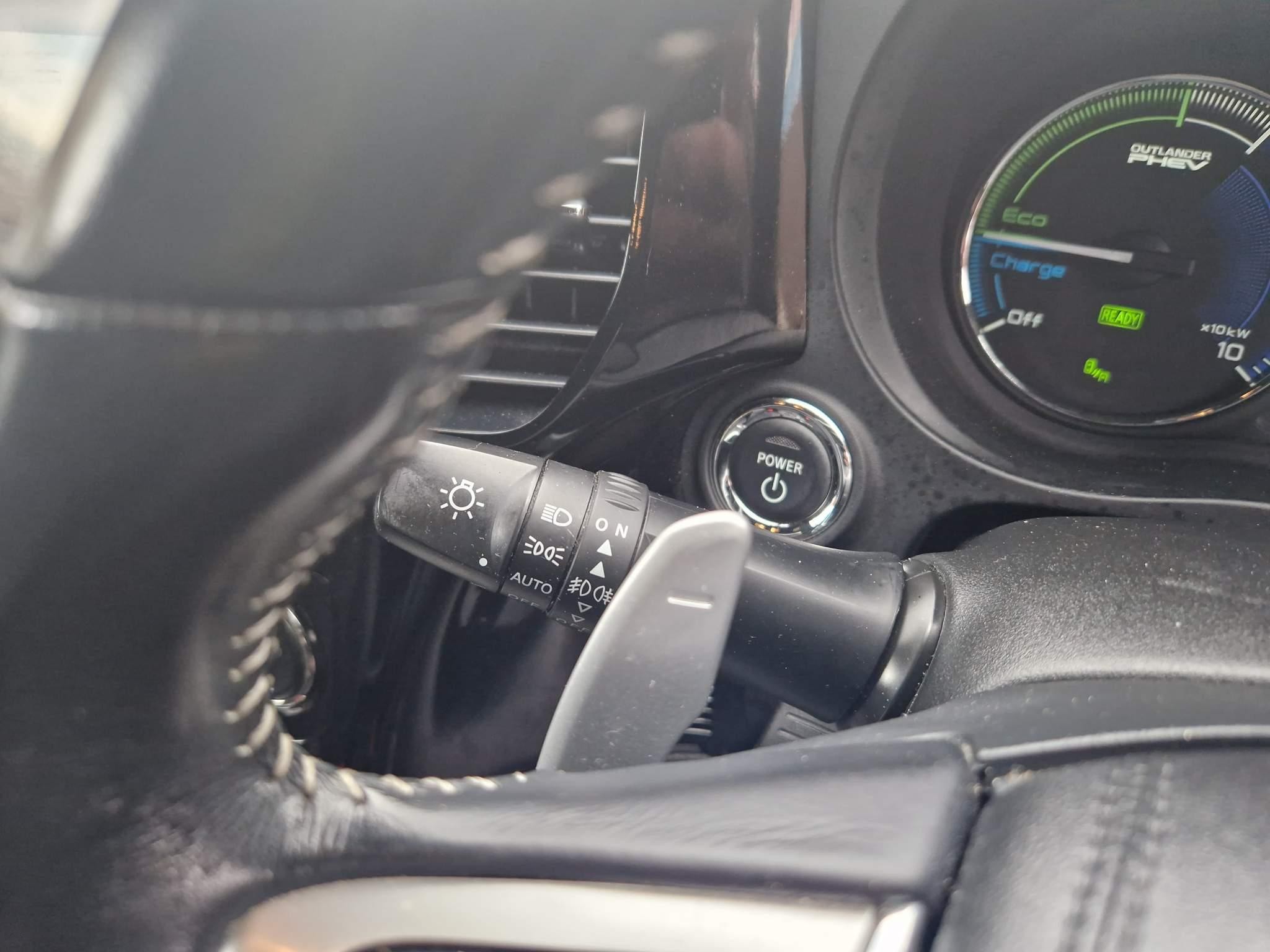 Mitsubishi Outlander 2.4h TwinMotor 13.8kWh 4h SUV 5dr Petrol Plug-in Hybrid CVT 4WD Euro 6 (s/s) (209 ps) (DV68ZKZ) image 24