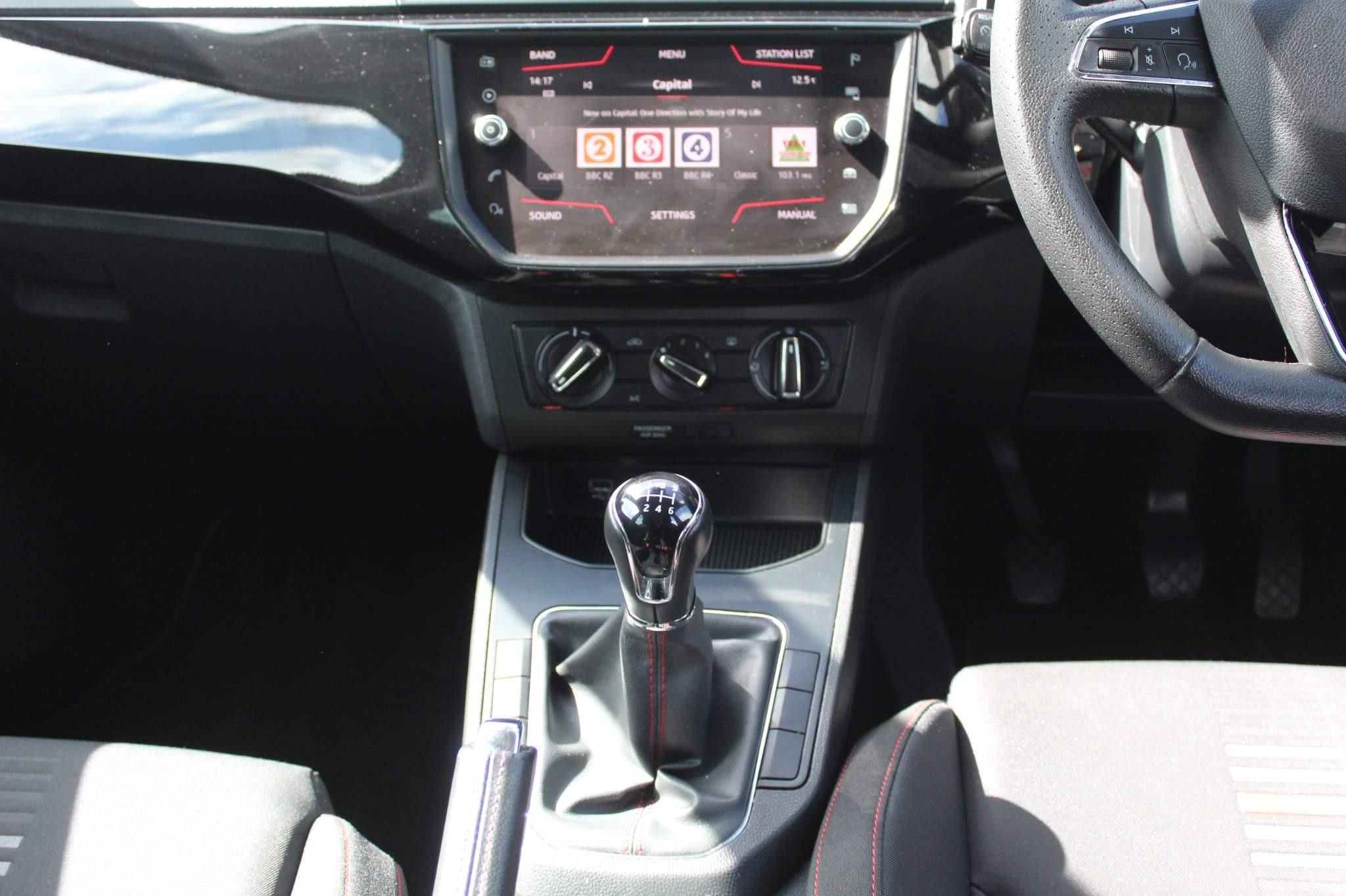 SEAT Ibiza 1.0 TSI FR Euro 6 (s/s) 5dr (KJ18KMZ) image 18
