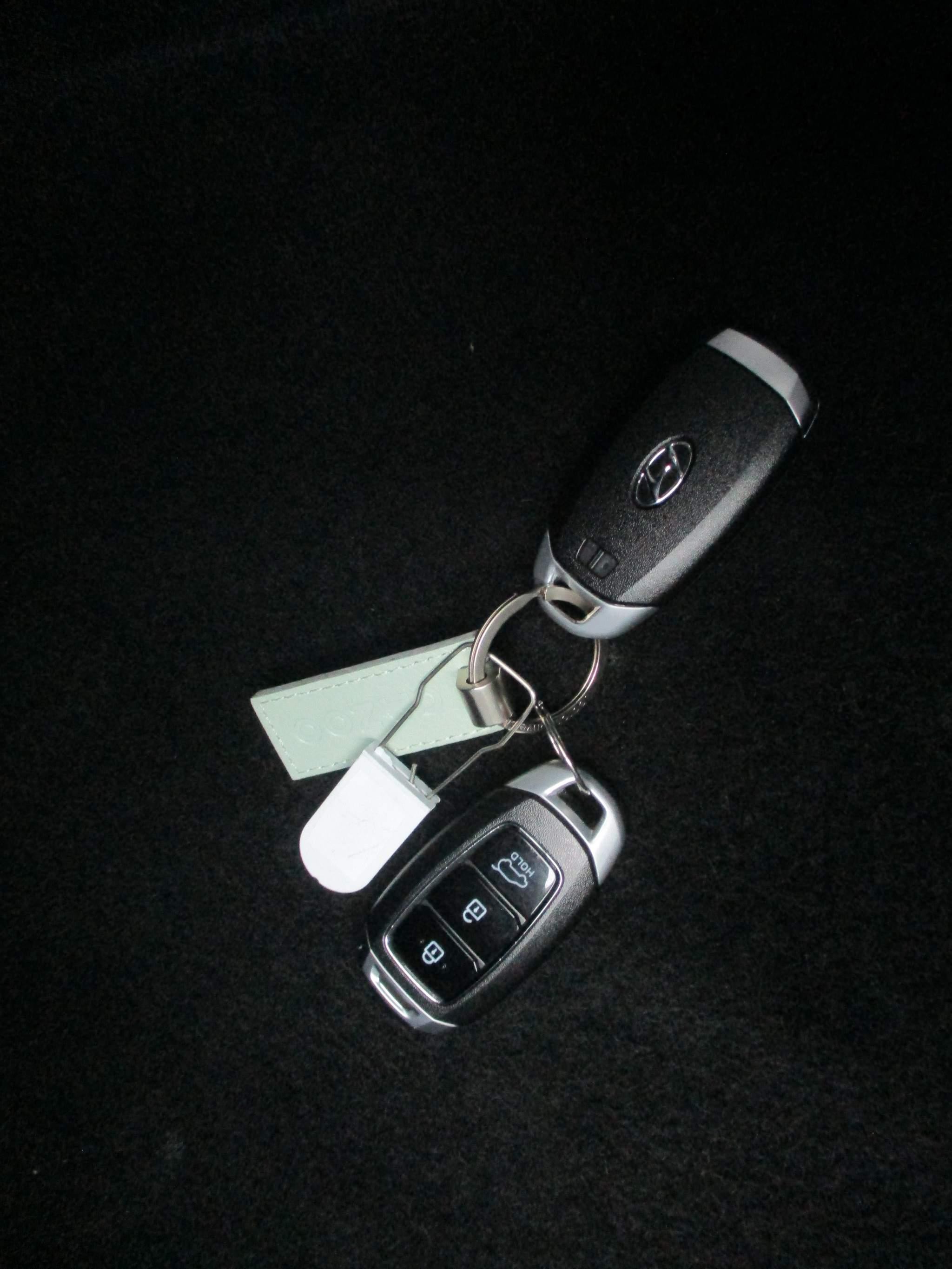 Hyundai KONA 1.0 T-GDi MHEV Premium SUV 5dr Petrol Hybrid Manual Euro 6 (s/s) (120 ps) (LT71OUL) image 19