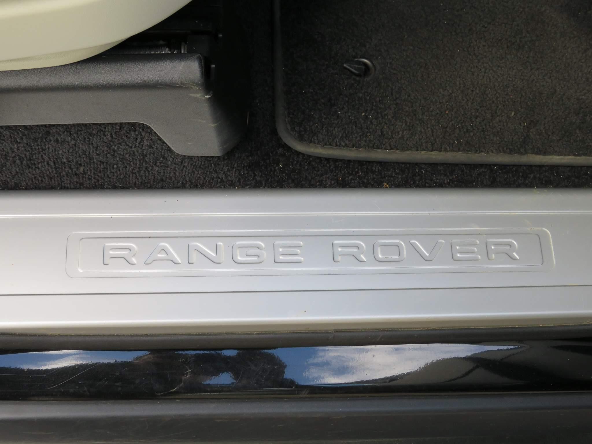 Land Rover Range Rover 3.0 SD V6 Vogue Auto 4WD Euro 6 (s/s) 5dr (X7OHN) image 36