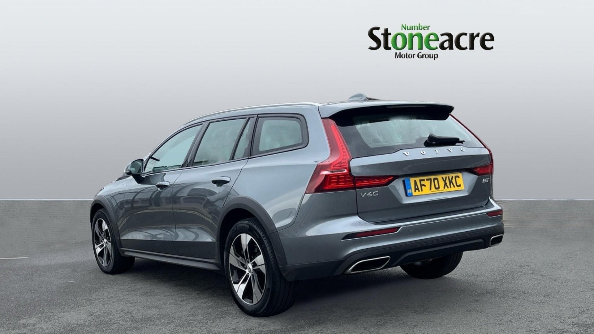 Volvo V60 2.0 B5P Cross Country 5dr AWD Auto (AF70XKC) image 1